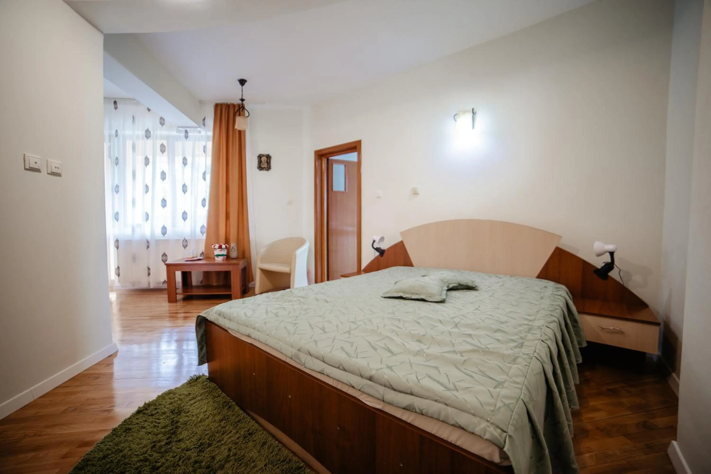 Bed in Pensiunea Floare de Colţ