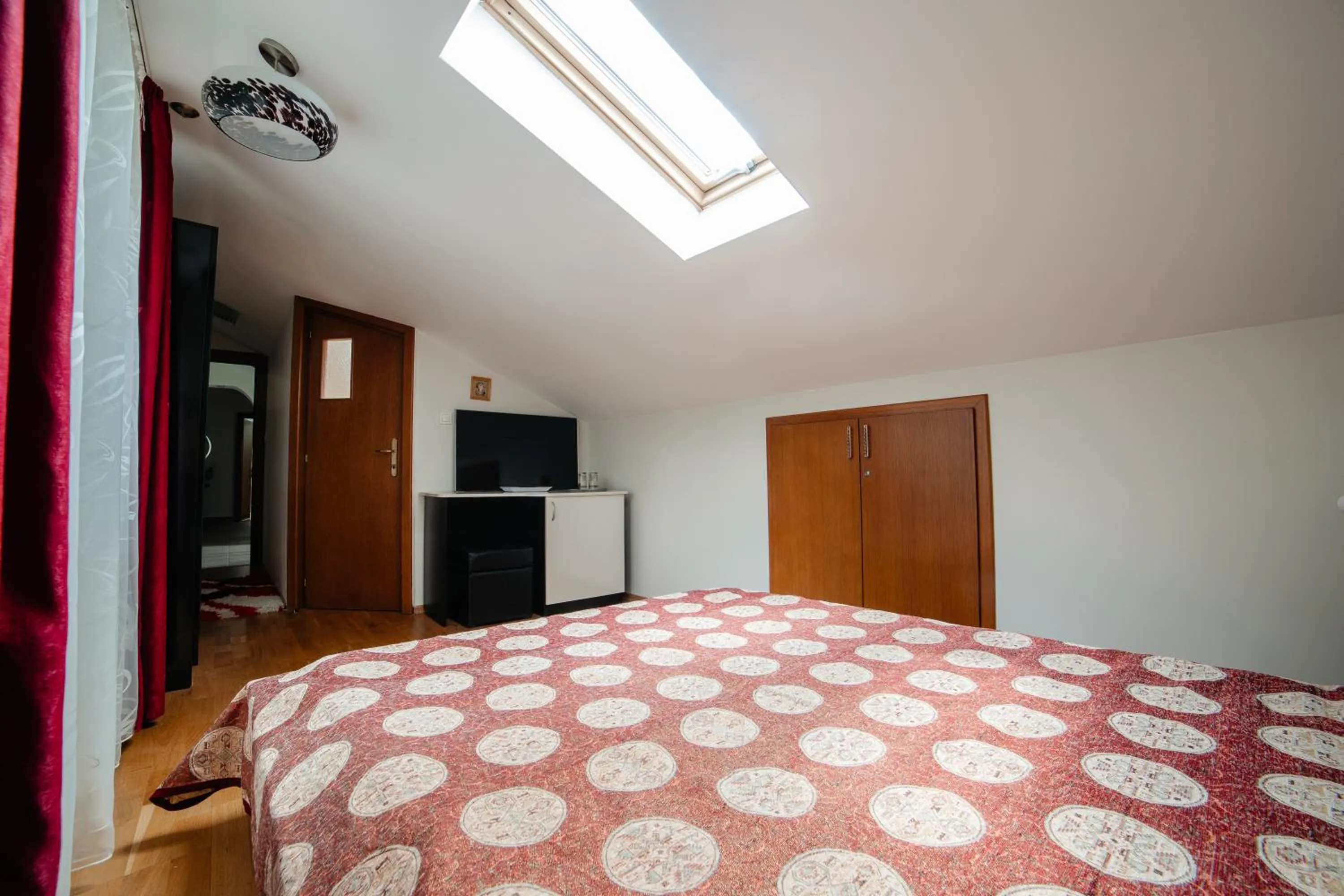 Communal lounge/ TV room in Pensiunea Floare de Colţ