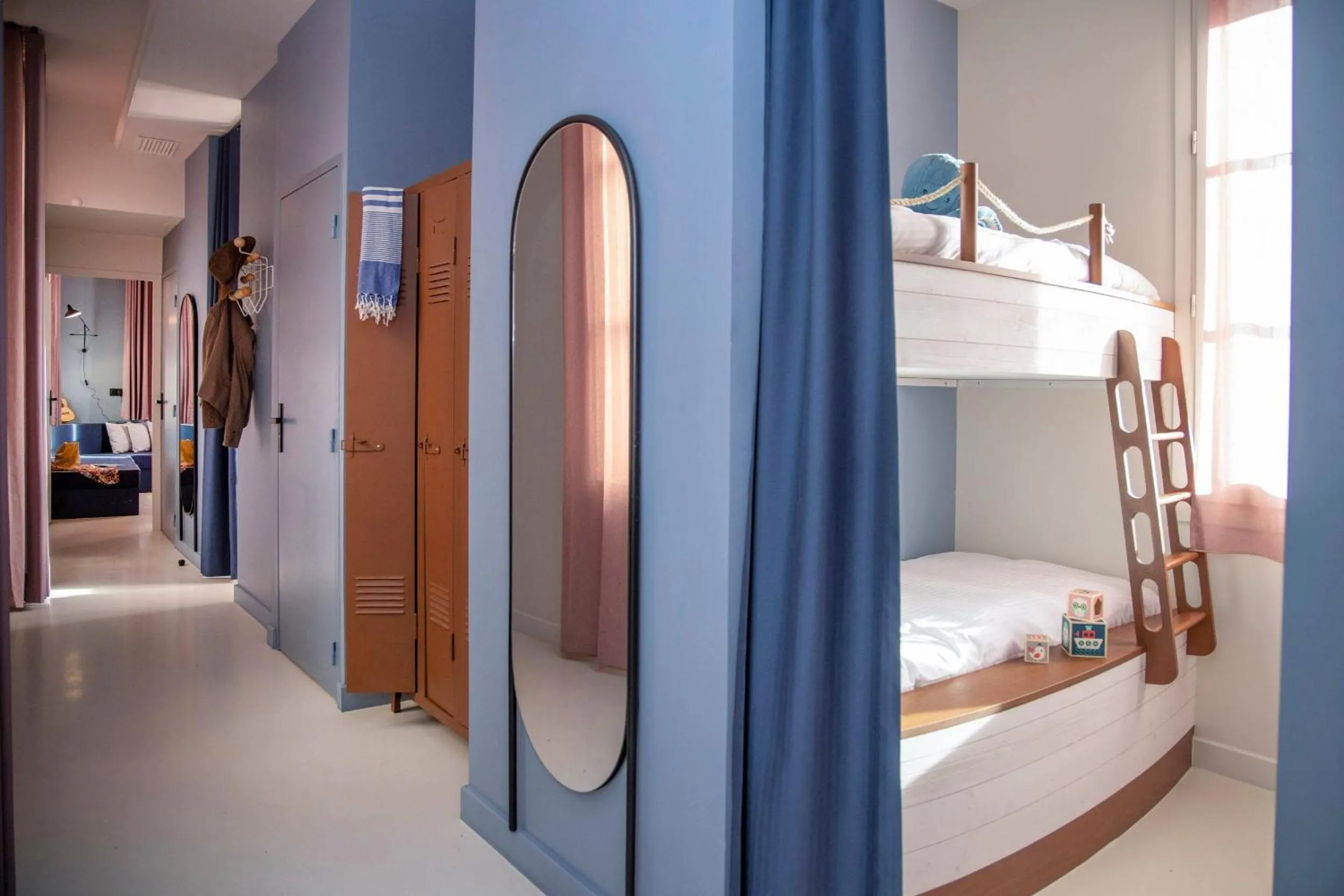 bunk bed, Bed in L'Eautel Toulon Centre Port