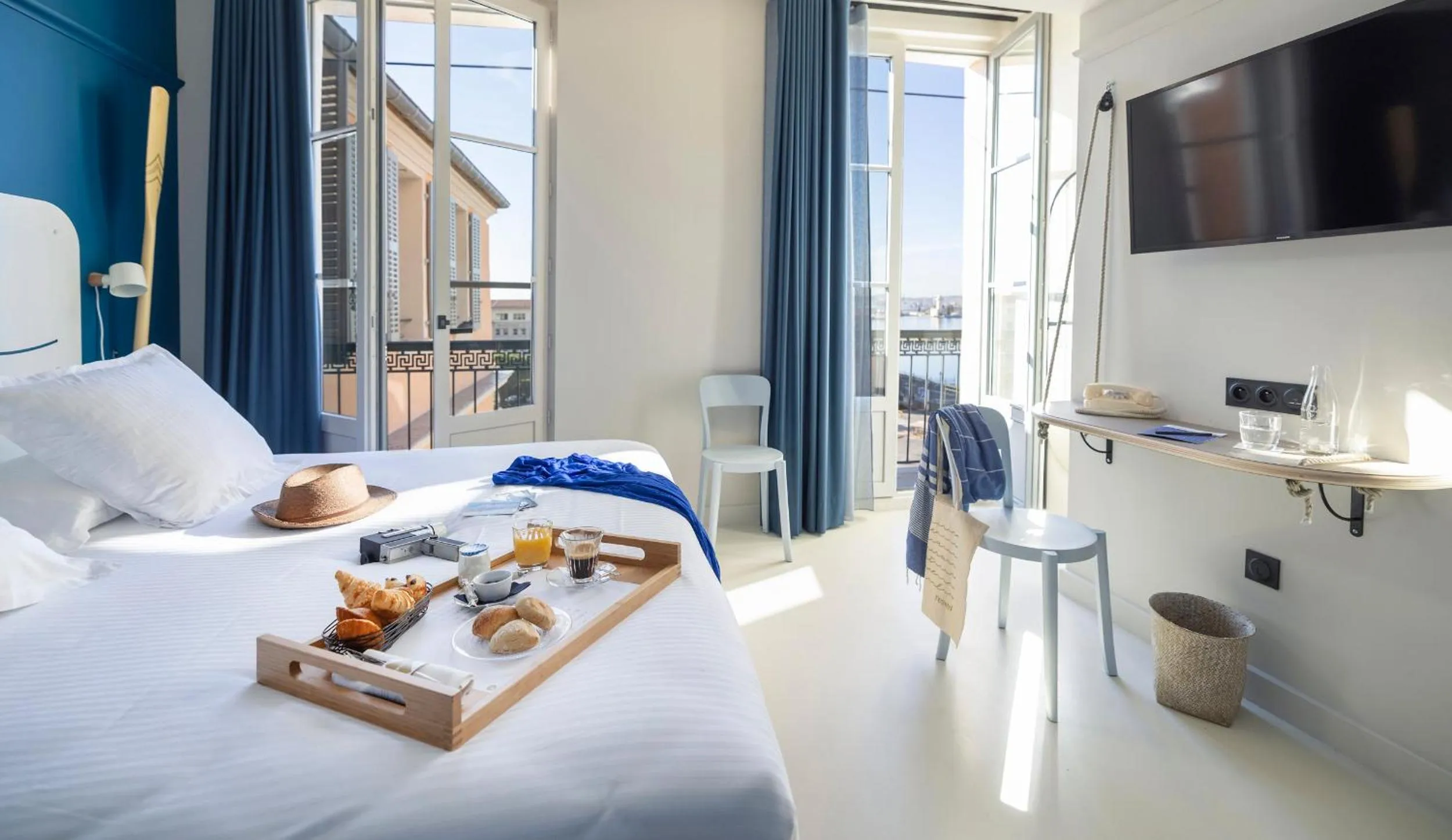 Bedroom, Bed in L'Eautel Toulon Centre Port