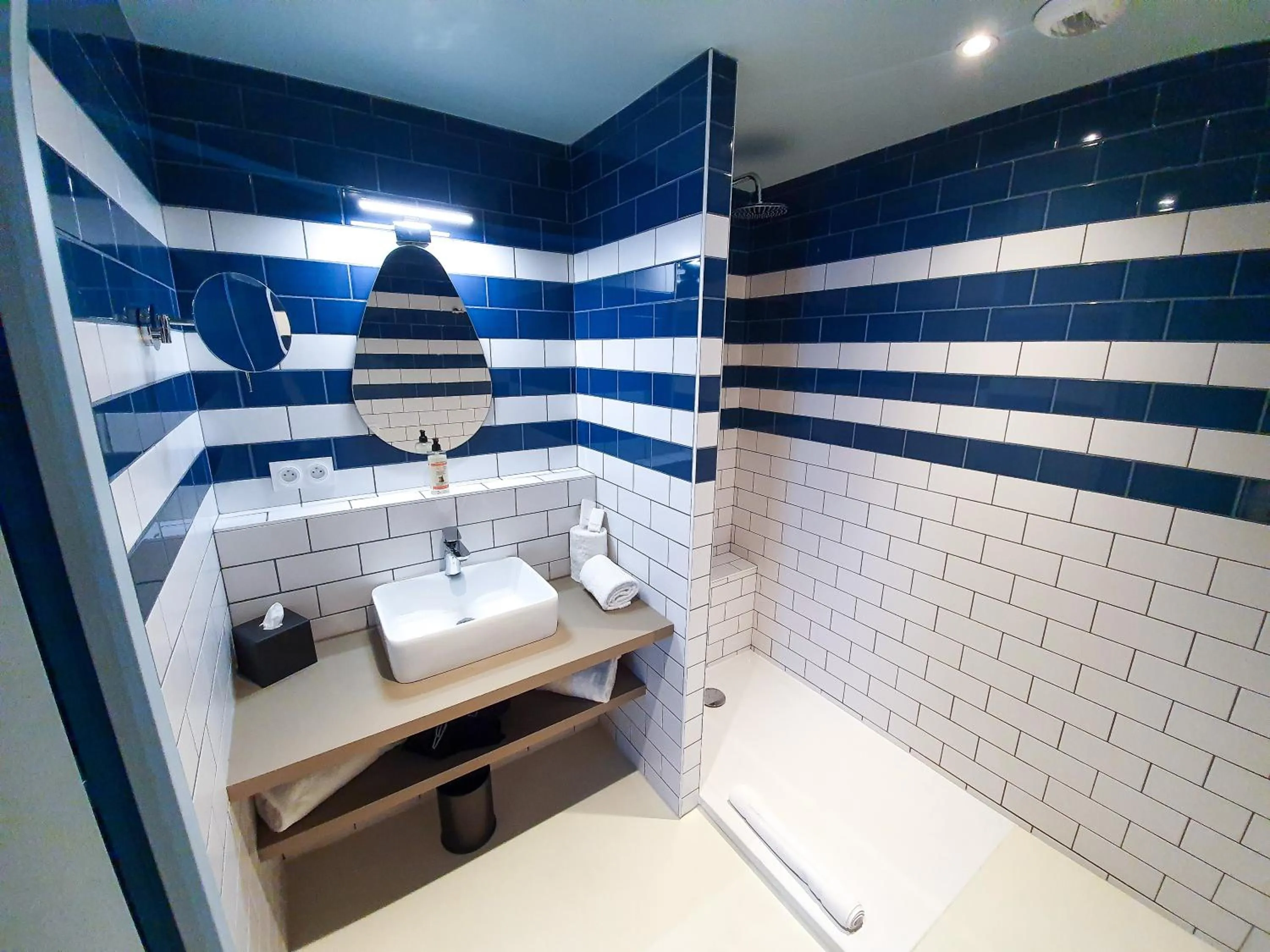 Bathroom in L'Eautel Toulon Centre Port