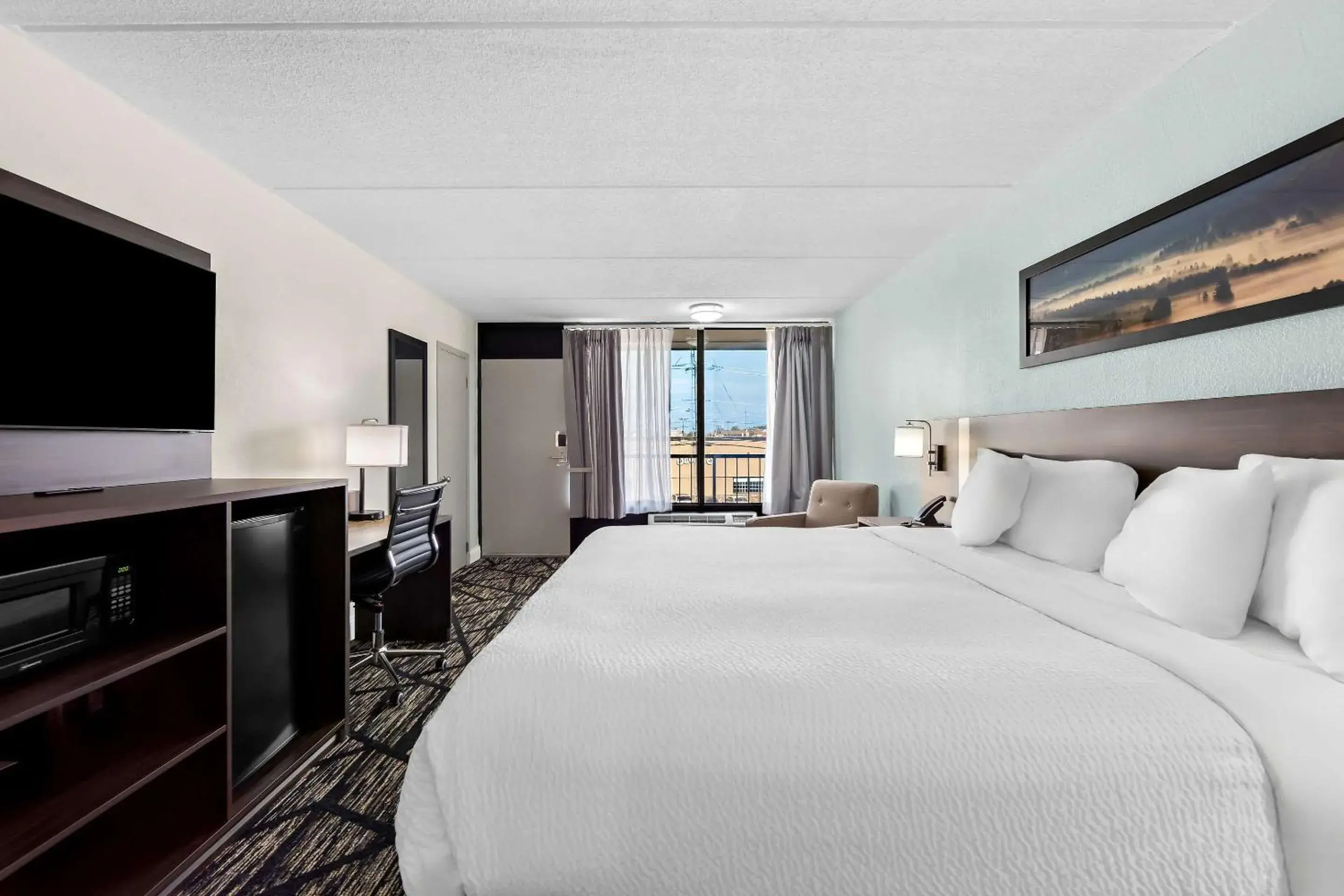 Bedroom, Bed in Clarion Inn & Suites near the Leconte Center Pigeon Forge Bedroom, Bed in Clarion Inn & Suites near the Leconte Center Pigeon Forge