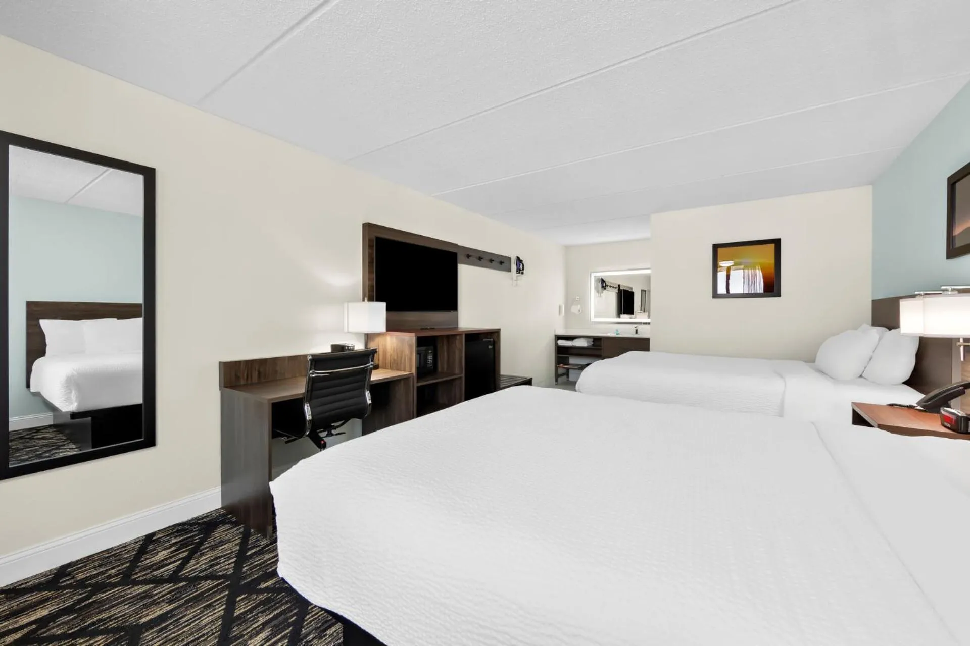 Bed in Clarion Inn & Suites near the Leconte Center Pigeon Forge