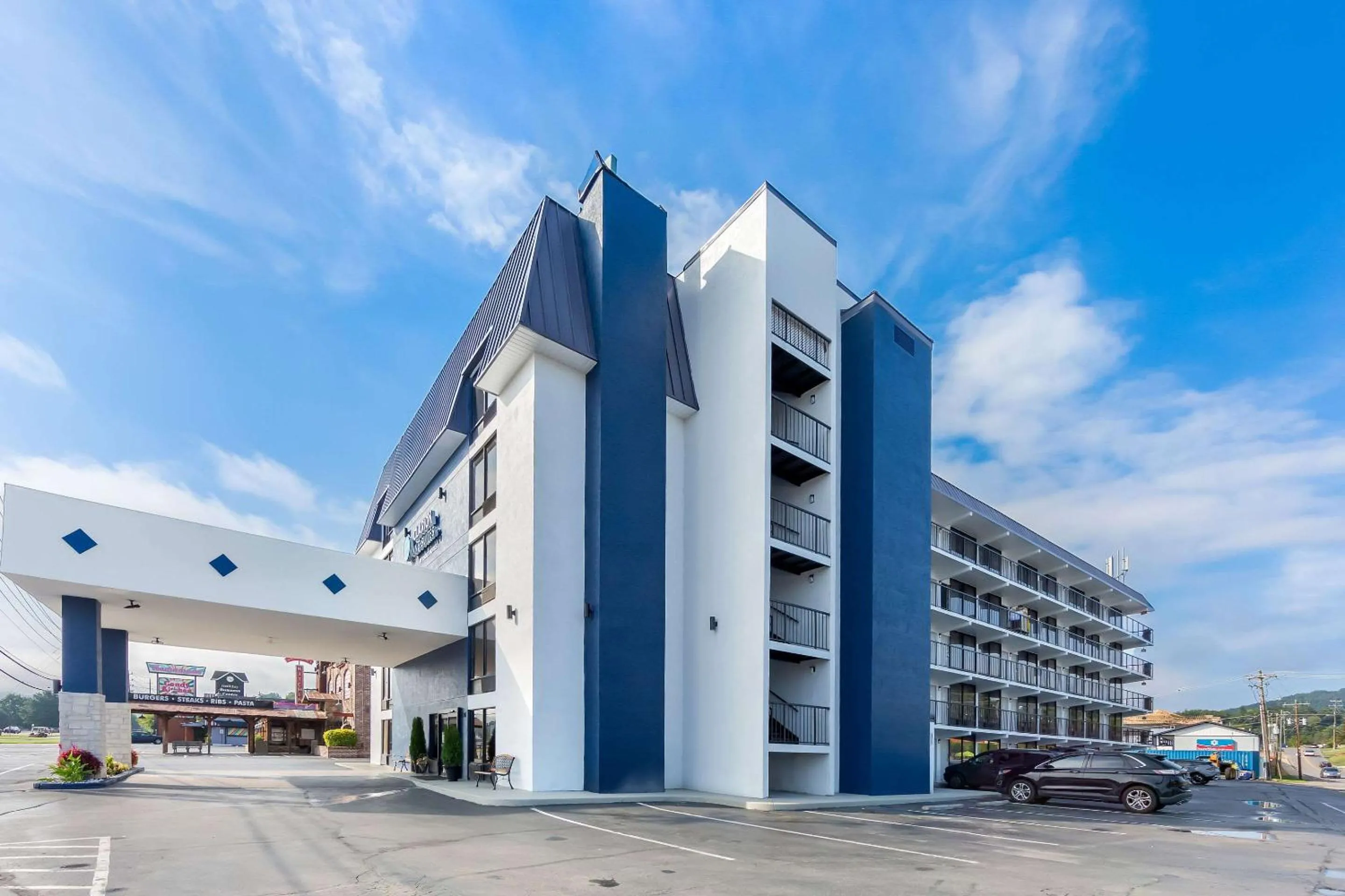 Property building in Clarion Inn & Suites near the Leconte Center Pigeon Forge