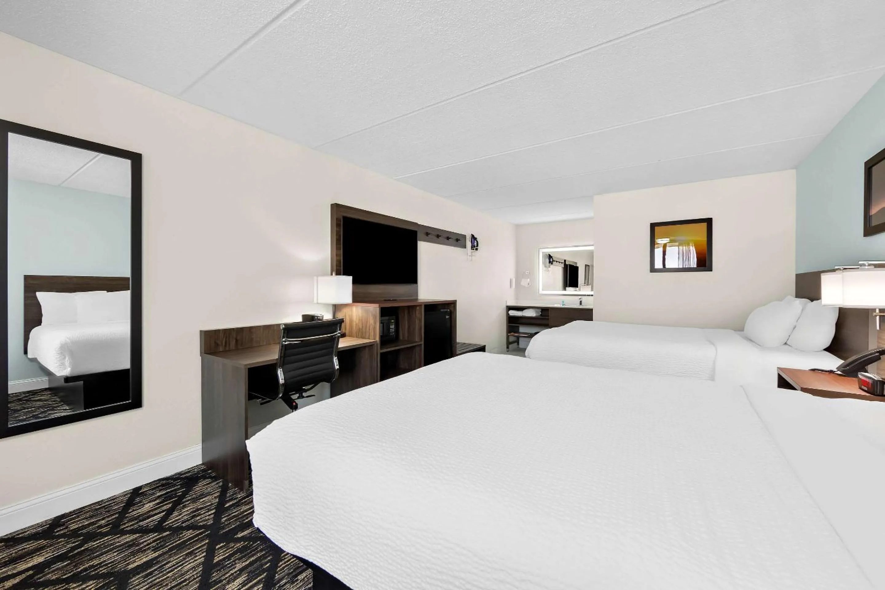 Bedroom, Bed in Clarion Inn & Suites near the Leconte Center Pigeon Forge