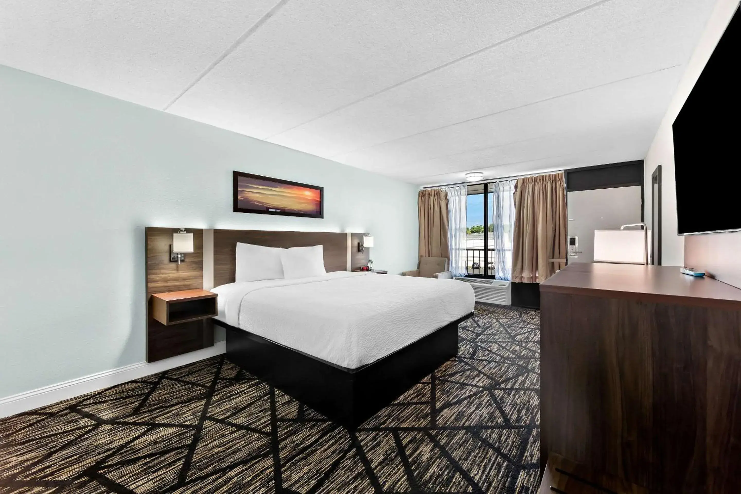 Bedroom, Bed in Clarion Inn & Suites near the Leconte Center Pigeon Forge Bedroom, Bed in Clarion Inn & Suites near the Leconte Center Pigeon Forge