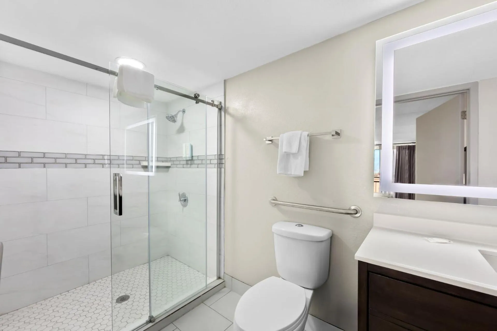 Toilet in Clarion Inn & Suites near the Leconte Center Pigeon Forge