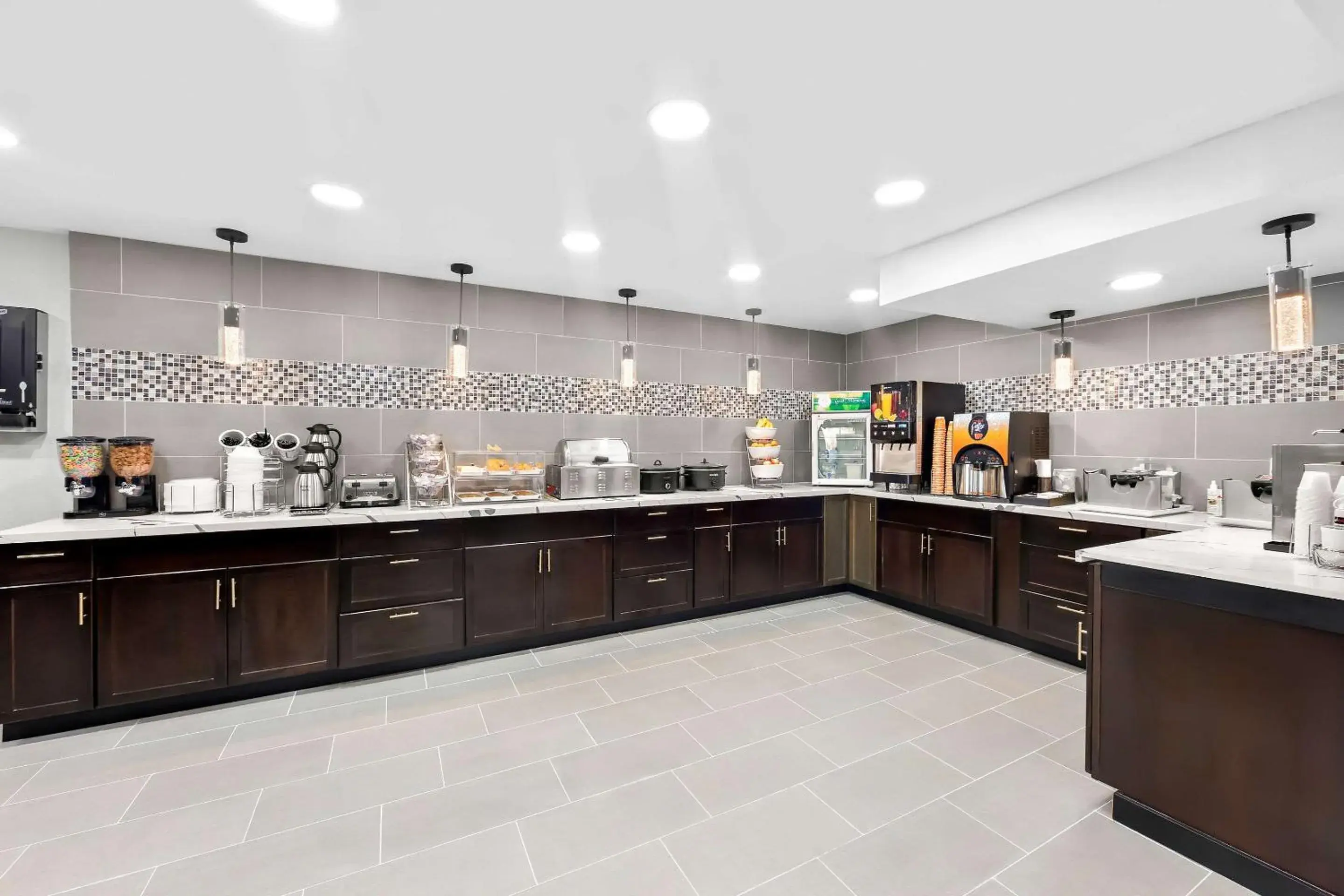 Breakfast in Clarion Inn & Suites near the Leconte Center Pigeon Forge Breakfast in Clarion Inn & Suites near the Leconte Center Pigeon Forge