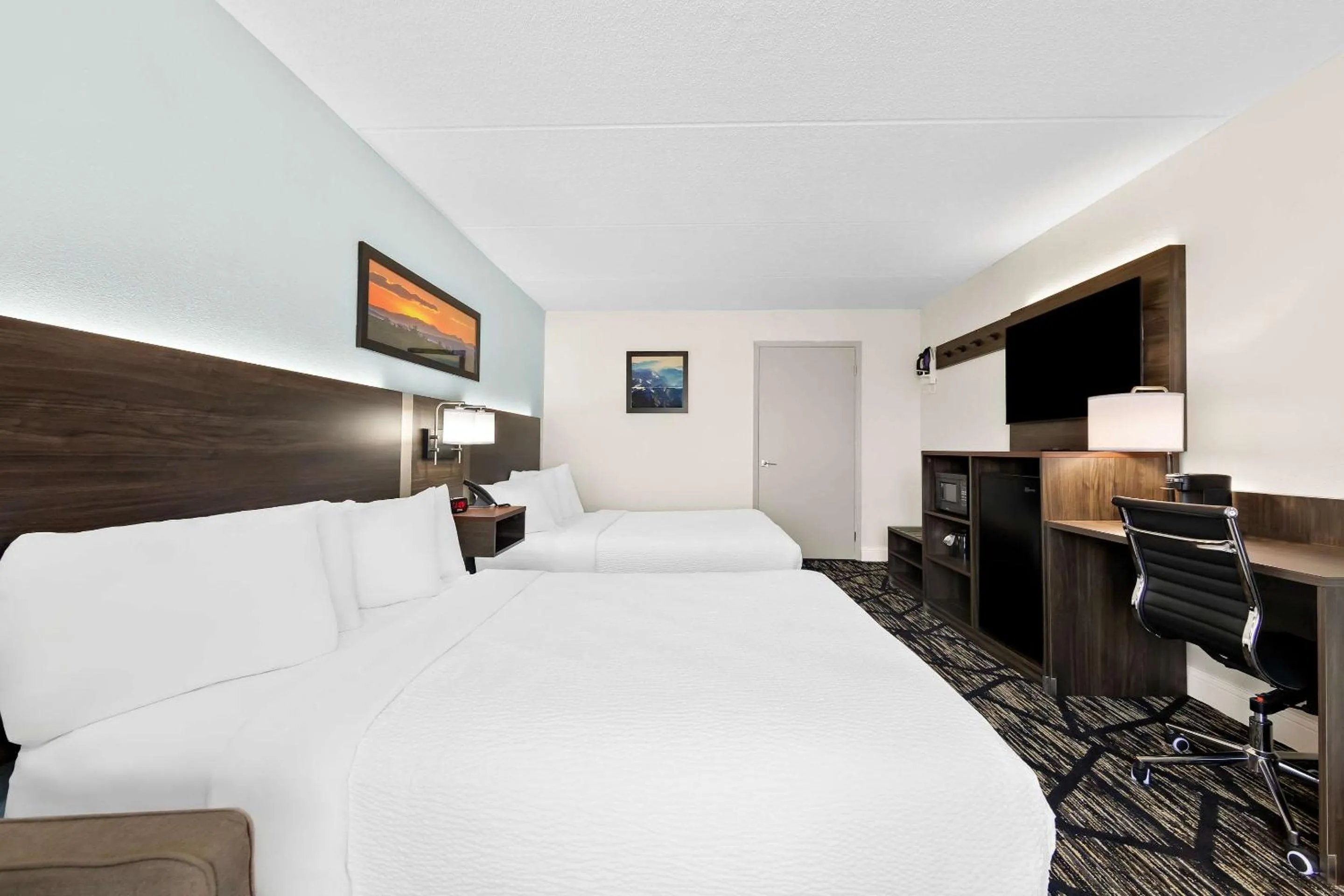 Bedroom, Bed in Clarion Inn & Suites near the Leconte Center Pigeon Forge