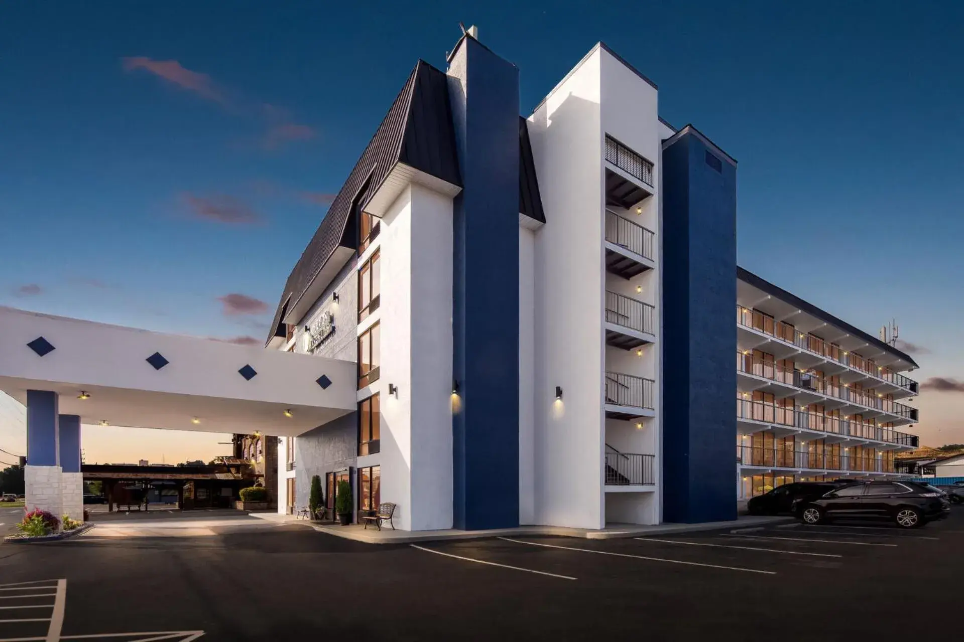 Property building in Clarion Inn & Suites near the Leconte Center Pigeon Forge Property building in Clarion Inn & Suites near the Leconte Center Pigeon Forge