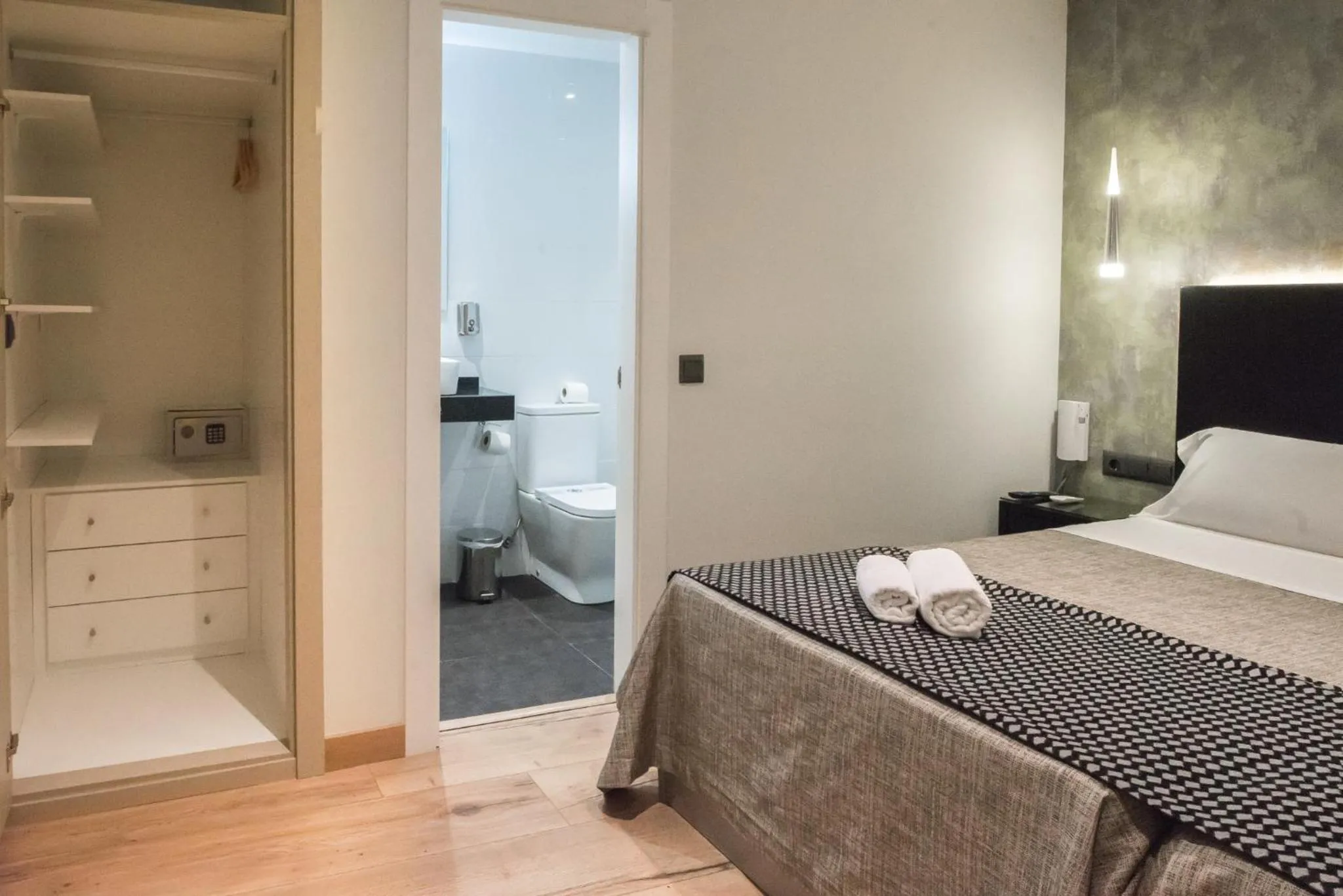 Bed in DAOS Suites & Terrace Marbella