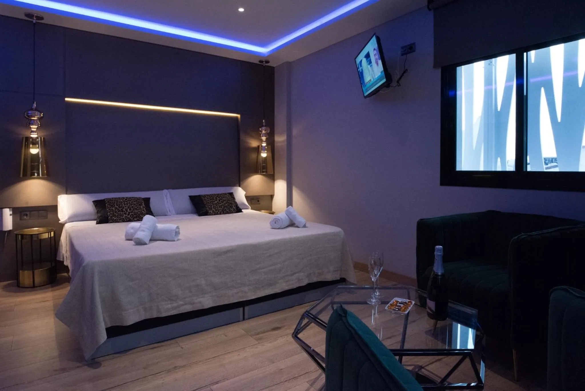 Bed in DAOS Suites & Terrace Marbella