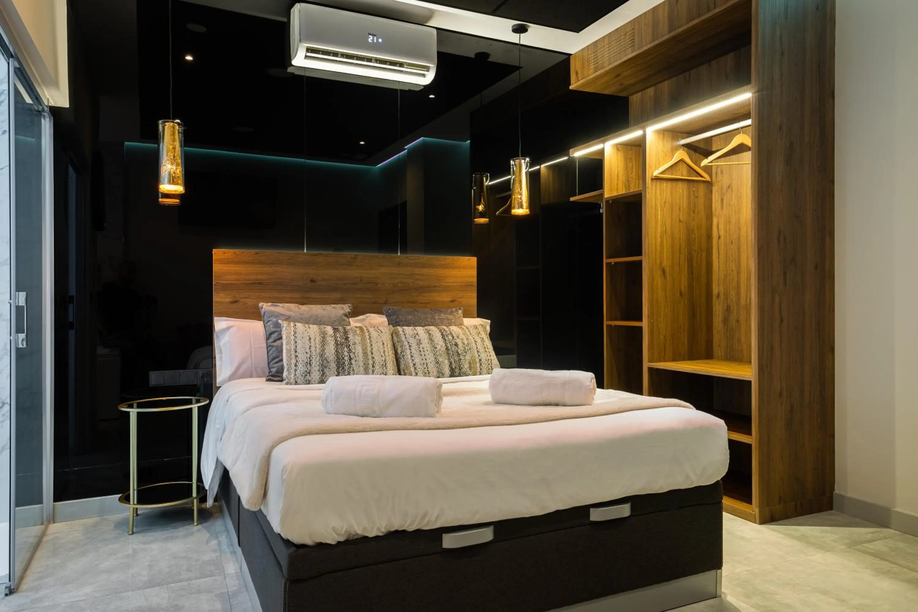 Bed in DAOS Suites & Terrace Marbella