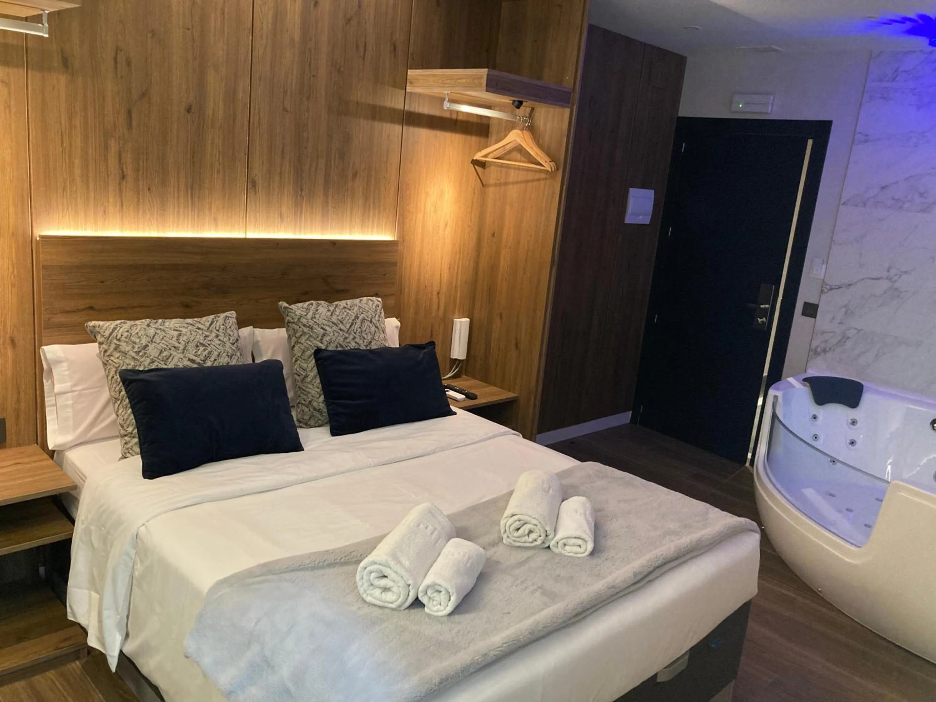 Bed in DAOS Suites & Terrace Marbella