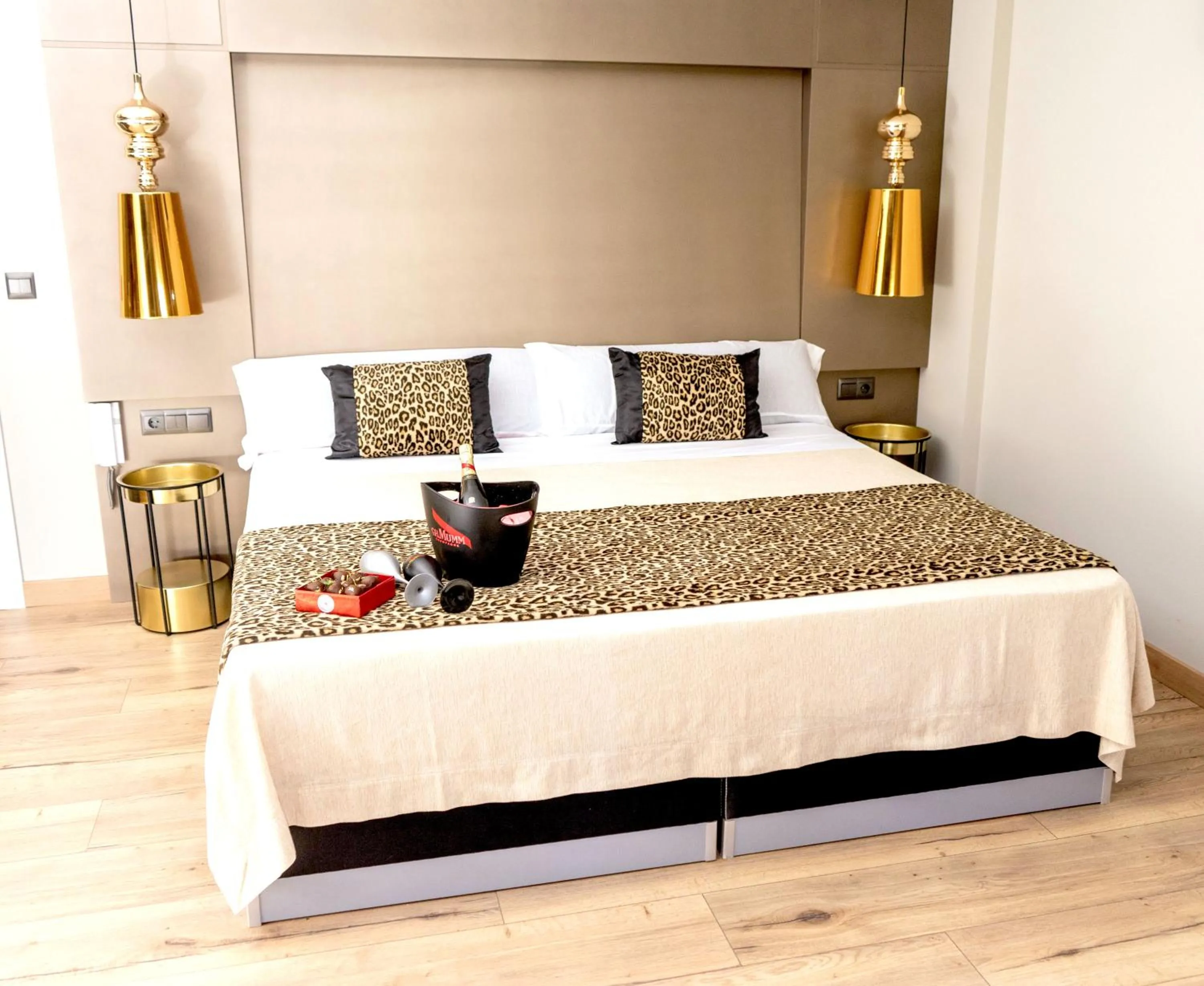 Bed in DAOS Suites & Terrace Marbella
