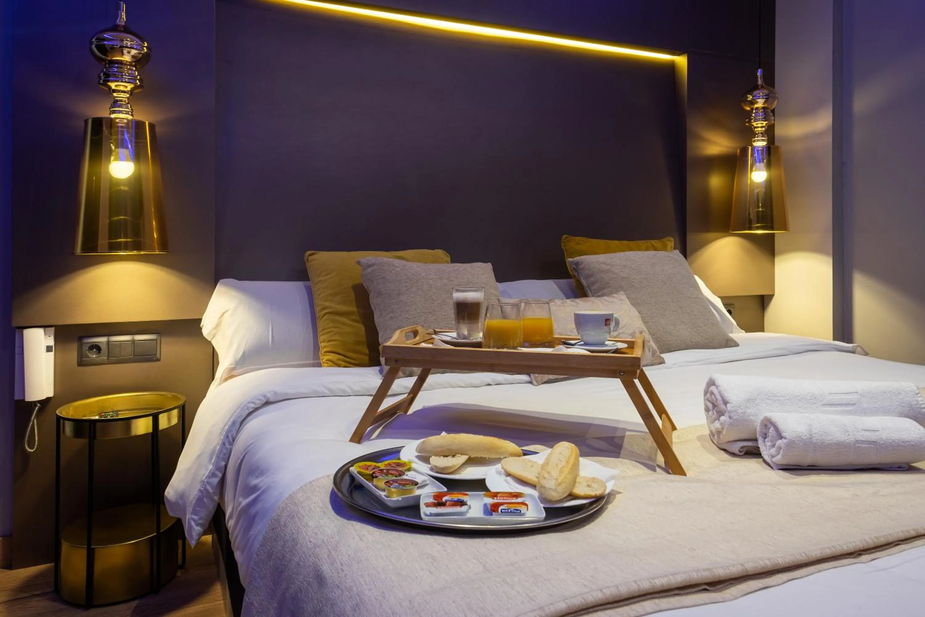 Bed in DAOS Suites & Terrace Marbella