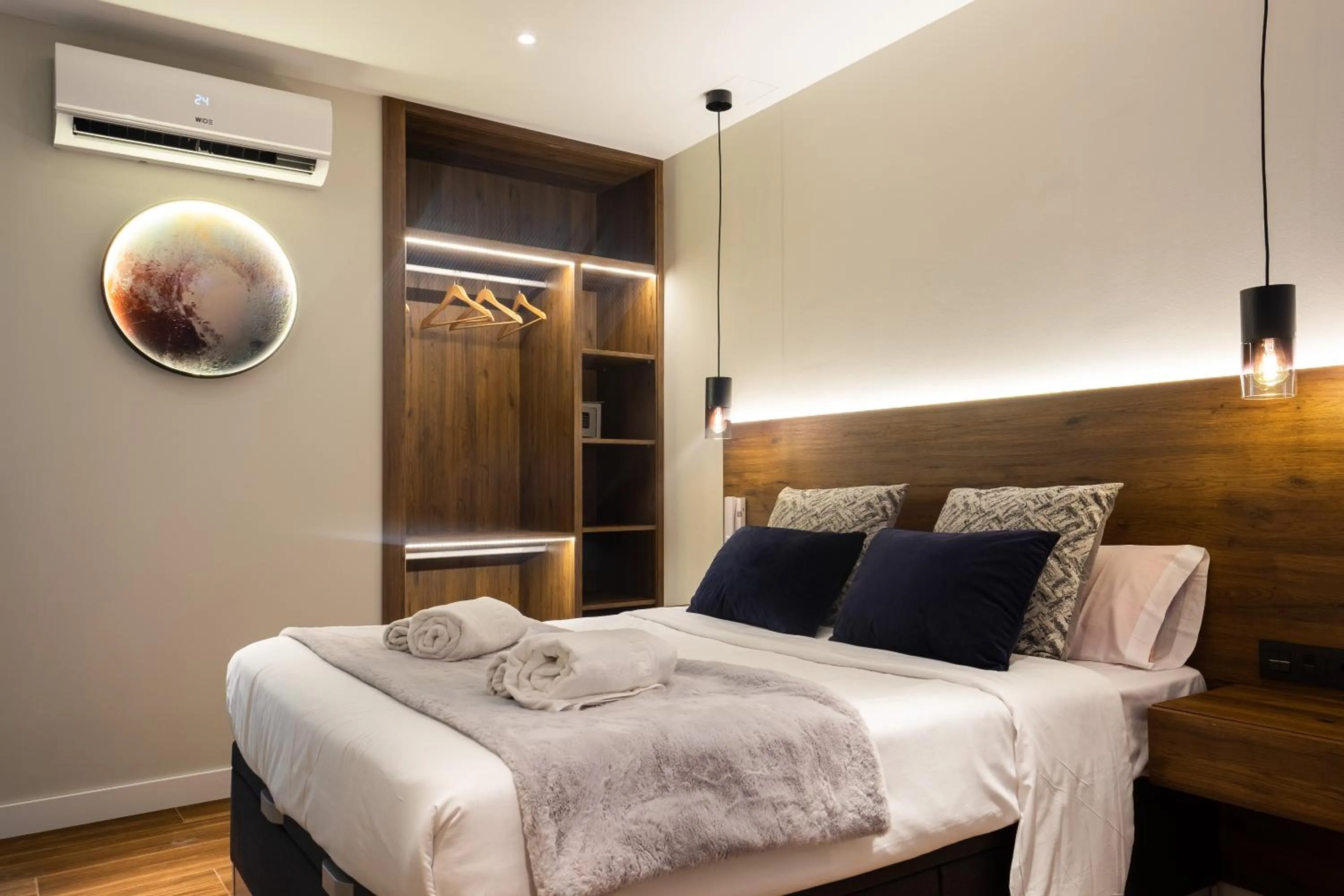 Bed in DAOS Suites & Terrace Marbella