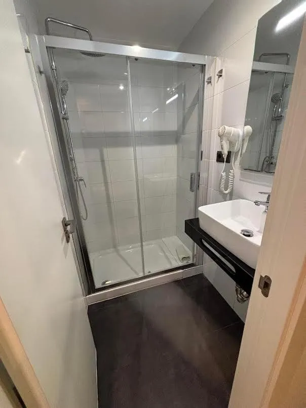 Shower in DAOS Suites & Terrace Marbella