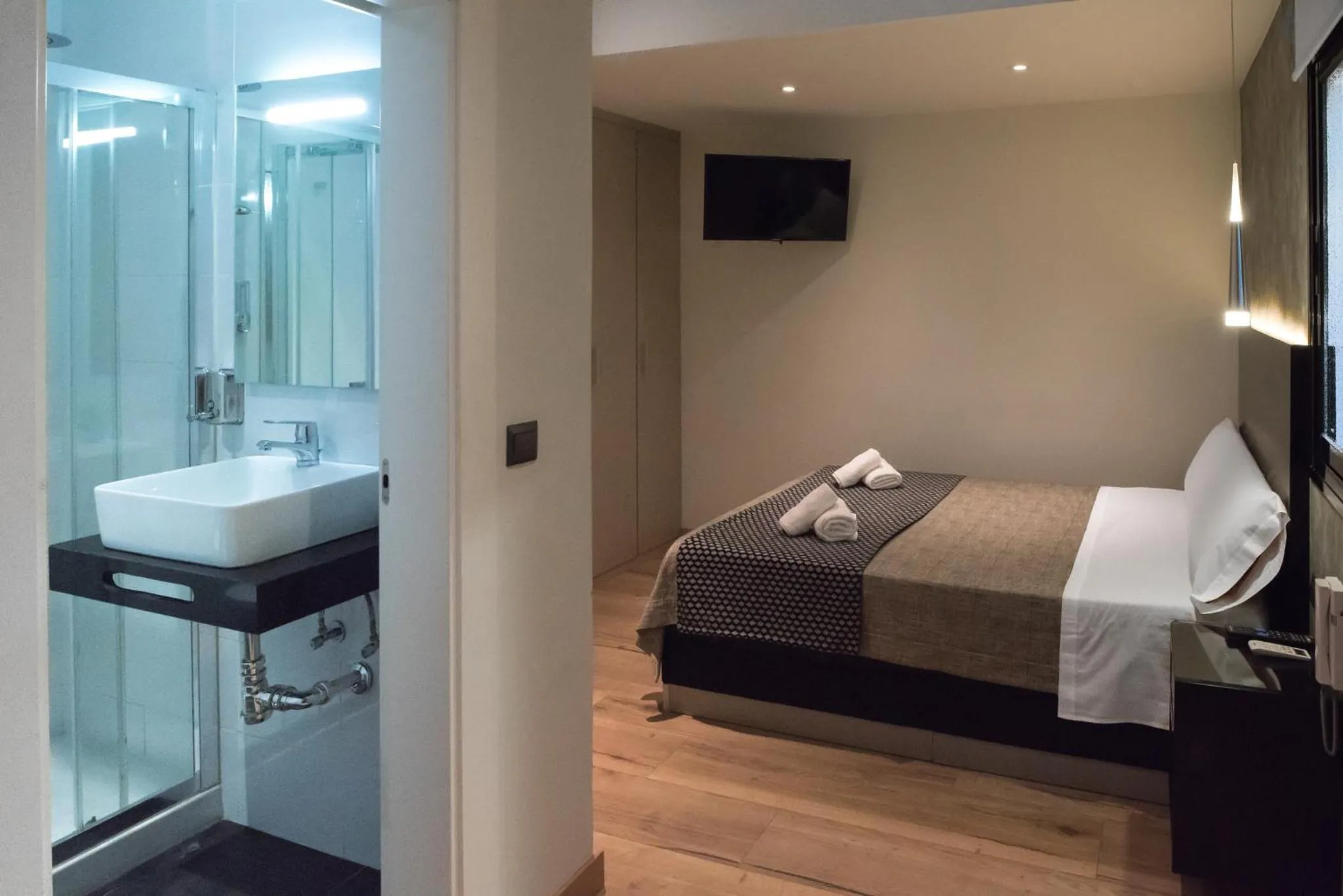 Bed in DAOS Suites & Terrace Marbella