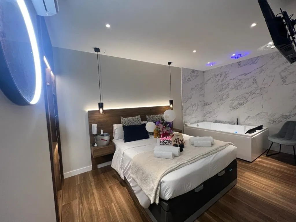 Bed in DAOS Suites & Terrace Marbella