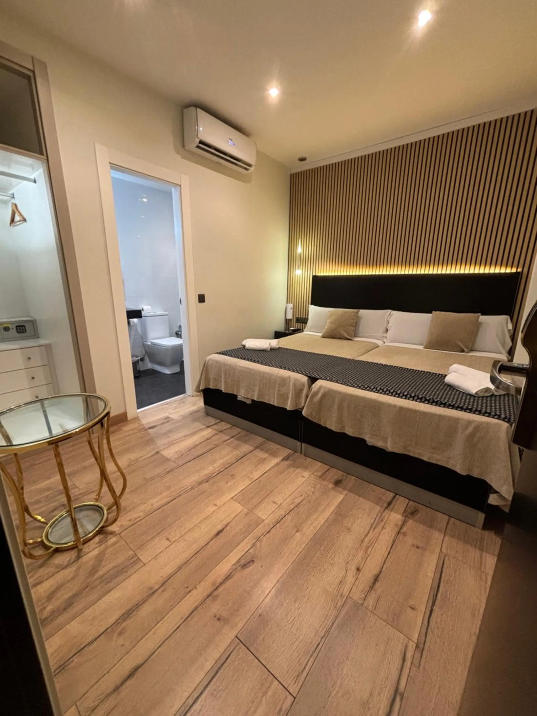 Bed in DAOS Suites & Terrace Marbella