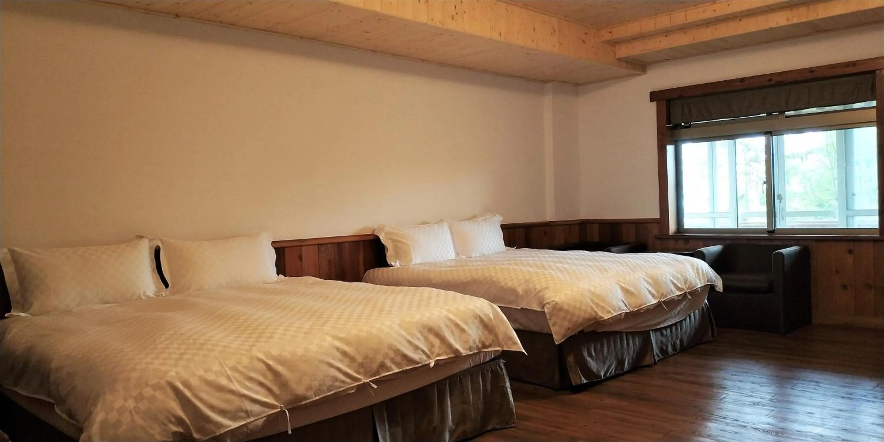 Bed in Dragon Manor Resort