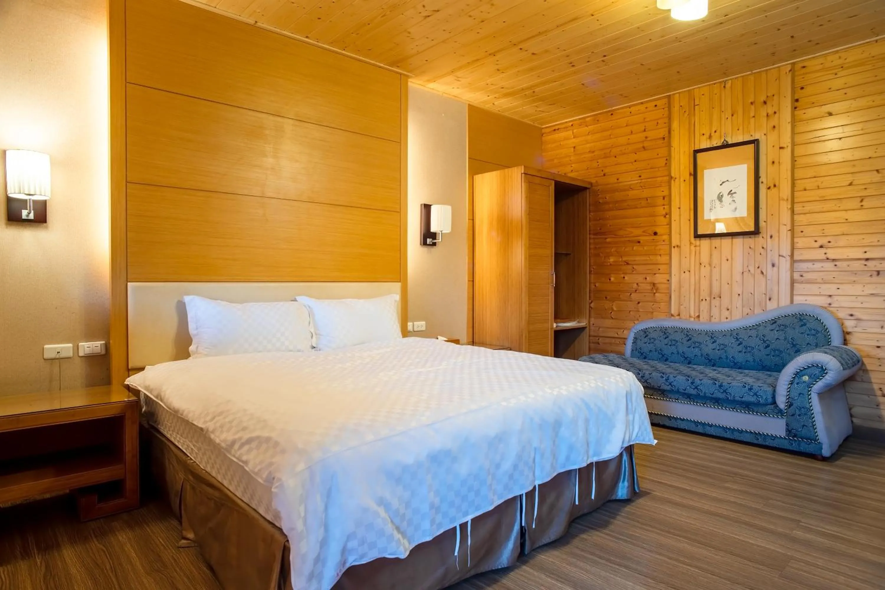 Bed in Dragon Manor Resort