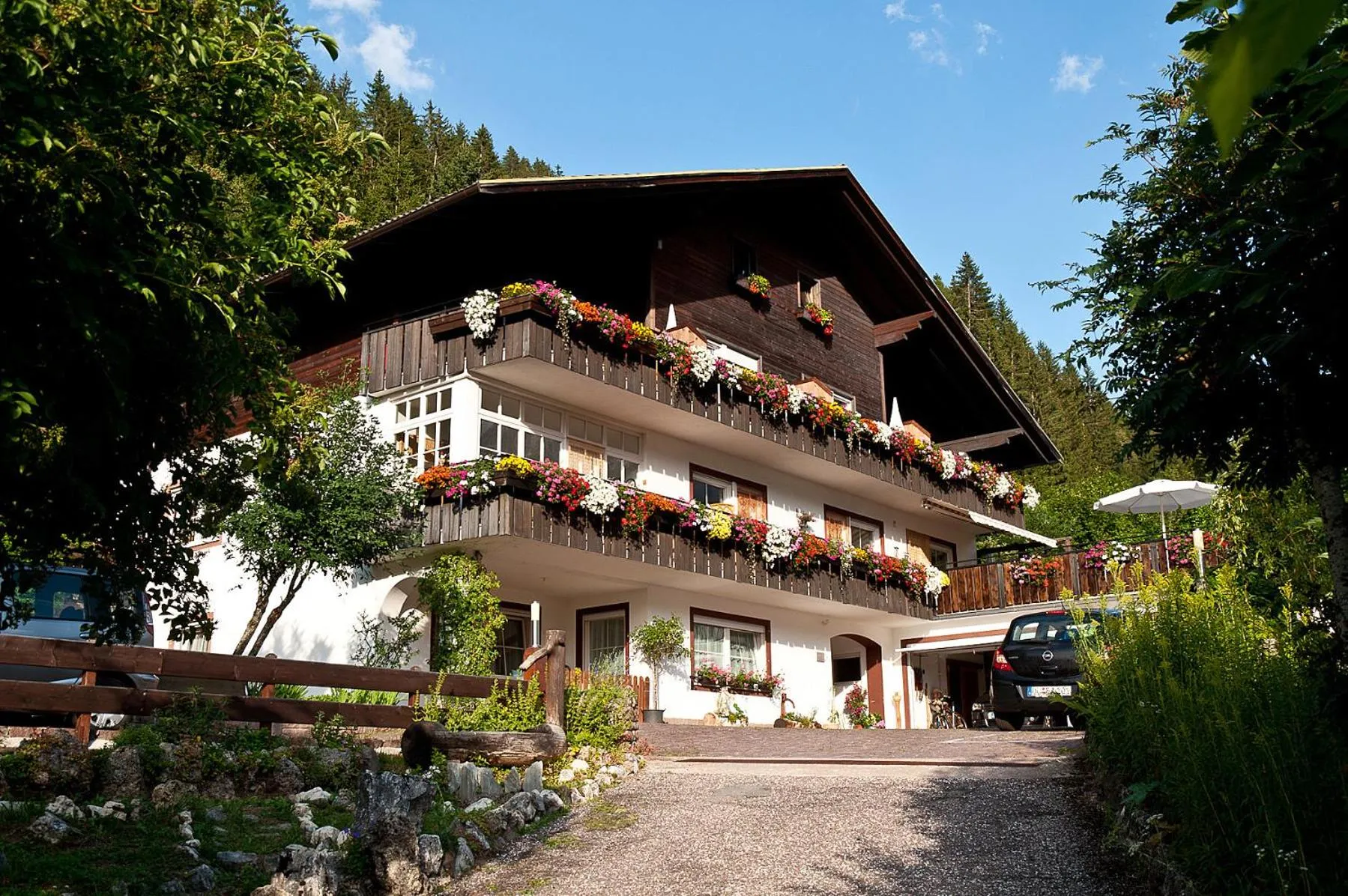 Facade/entrance in Haus Christian