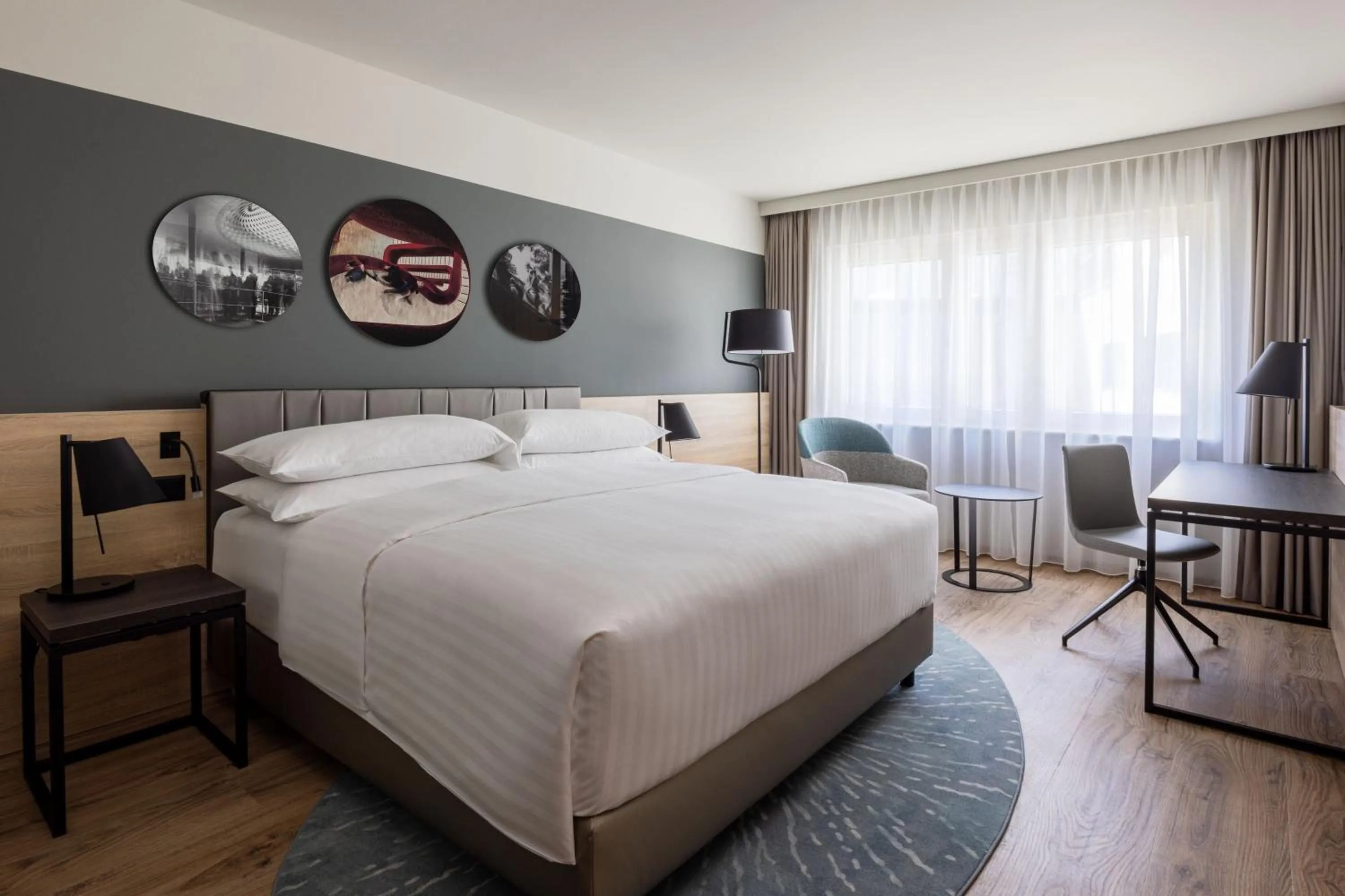 Photo of the whole room, Bed in Basel Marriott Hotel