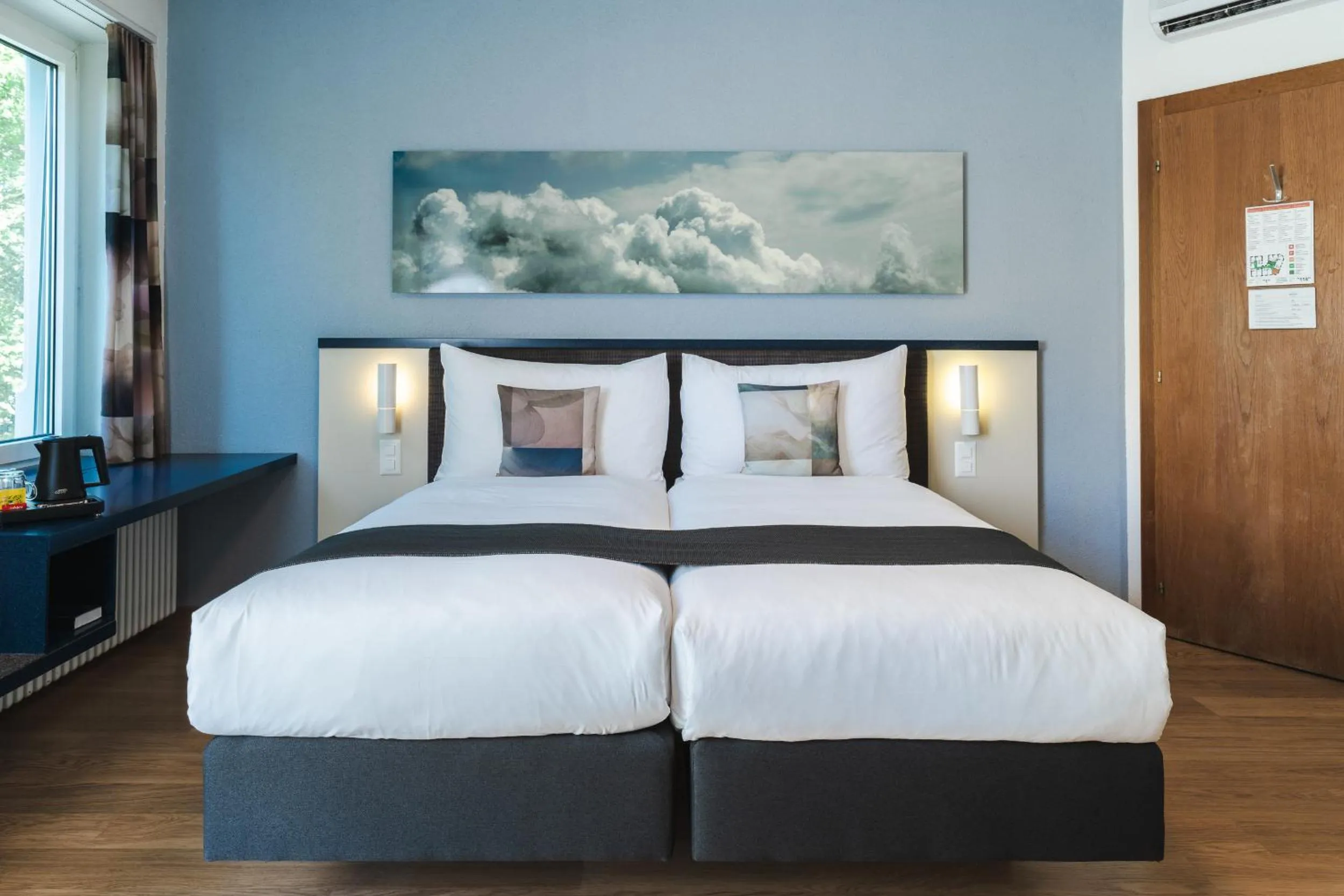 Photo of the whole room, Bed in Hotel Bristol Zurich