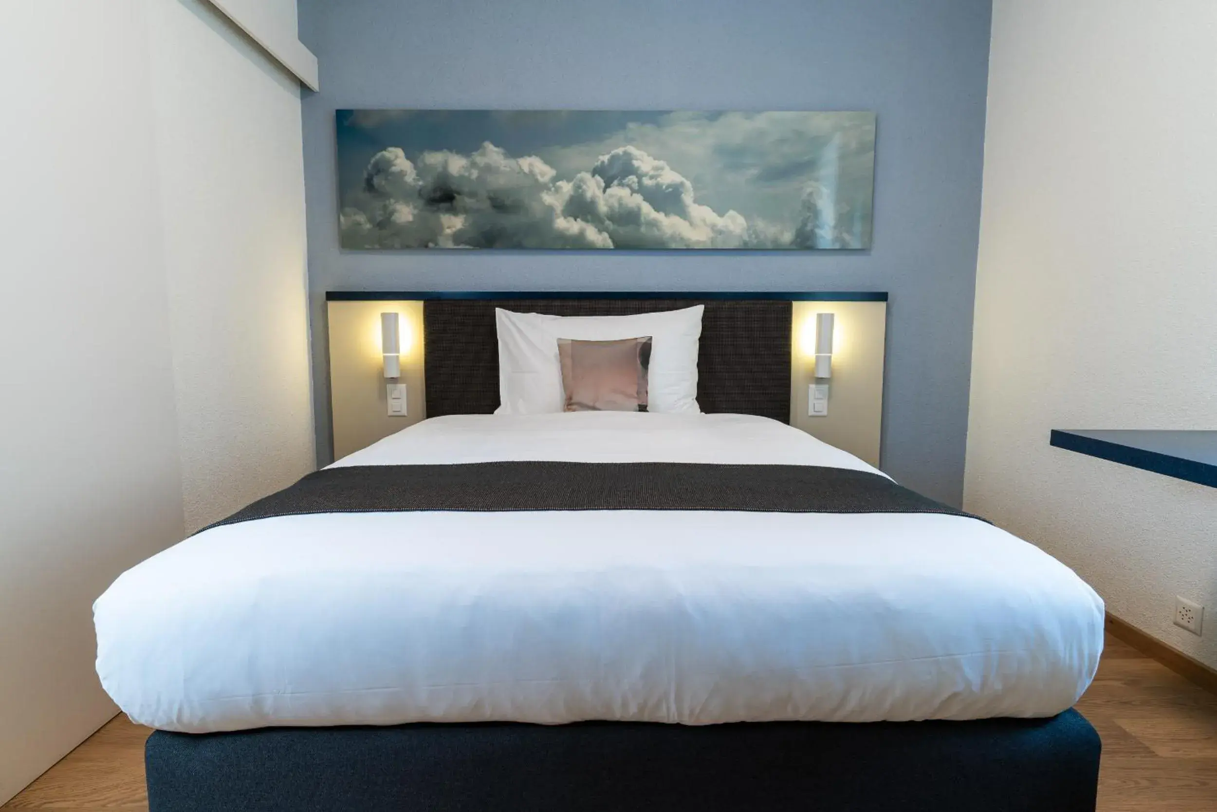 Photo of the whole room, Bed in Hotel Bristol Zurich Photo of the whole room, Bed in Hotel Bristol Zurich