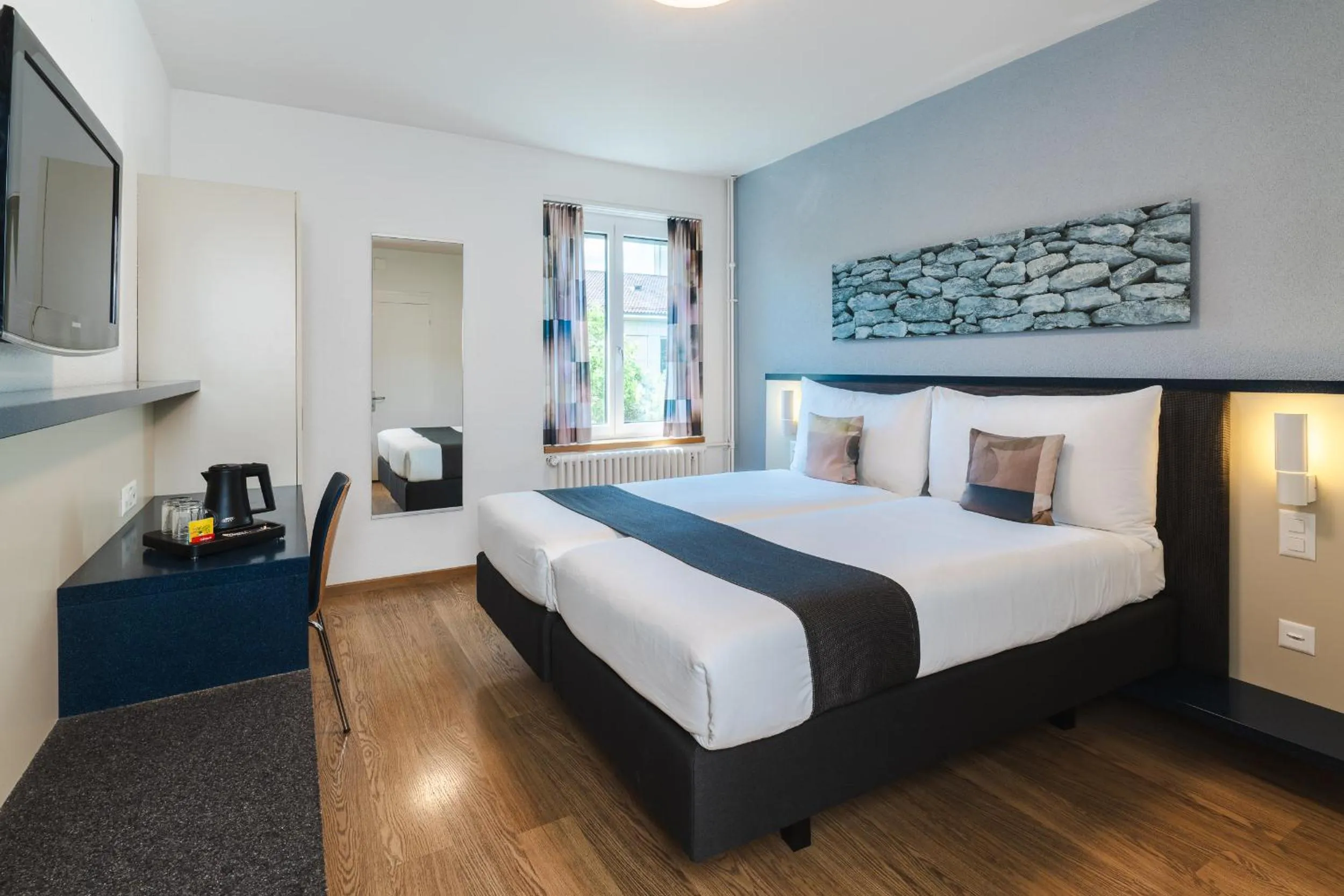 Photo of the whole room, Bed in Hotel Bristol Zurich