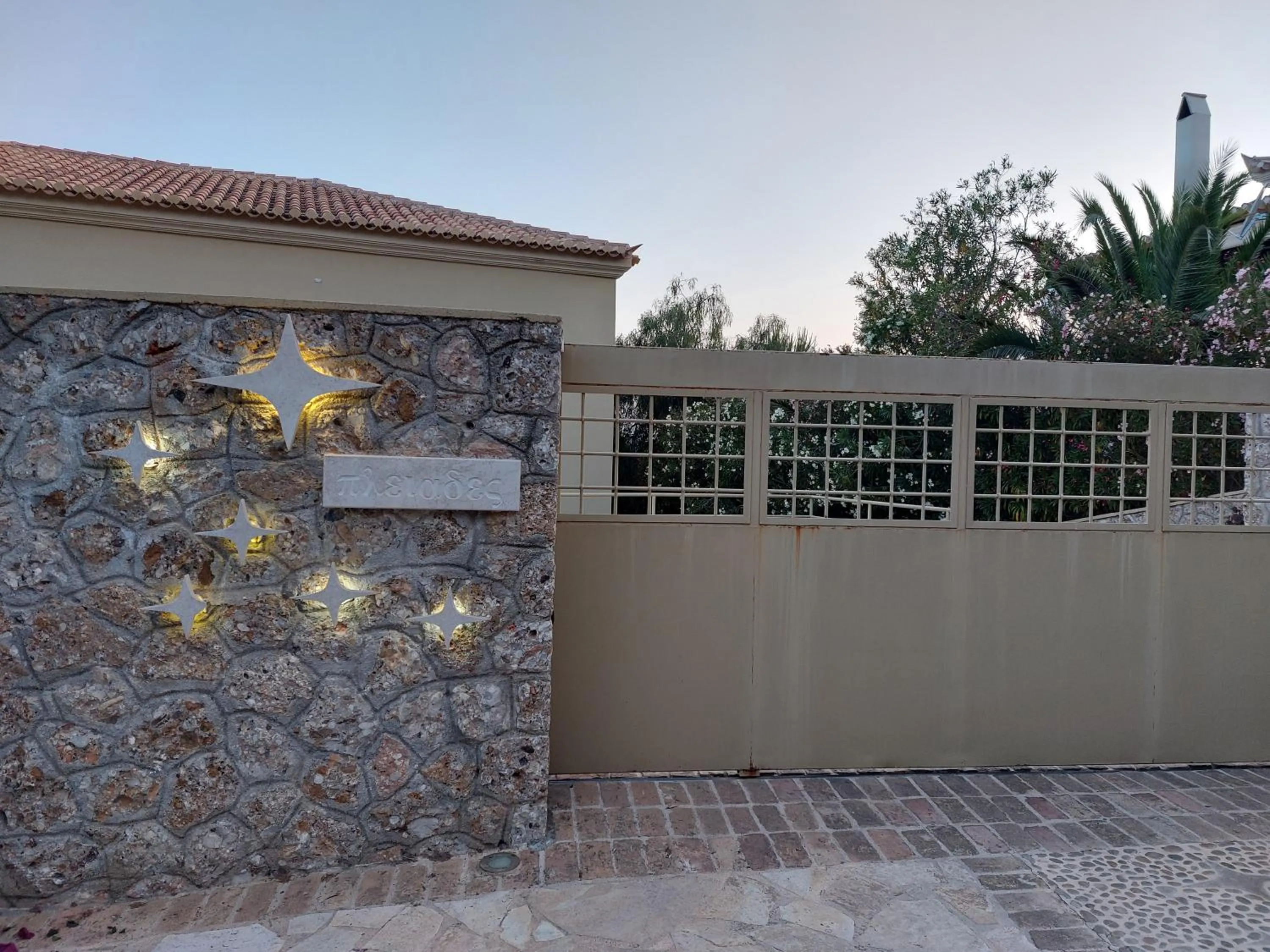 PLEIADES lUXURY APARTMENTS