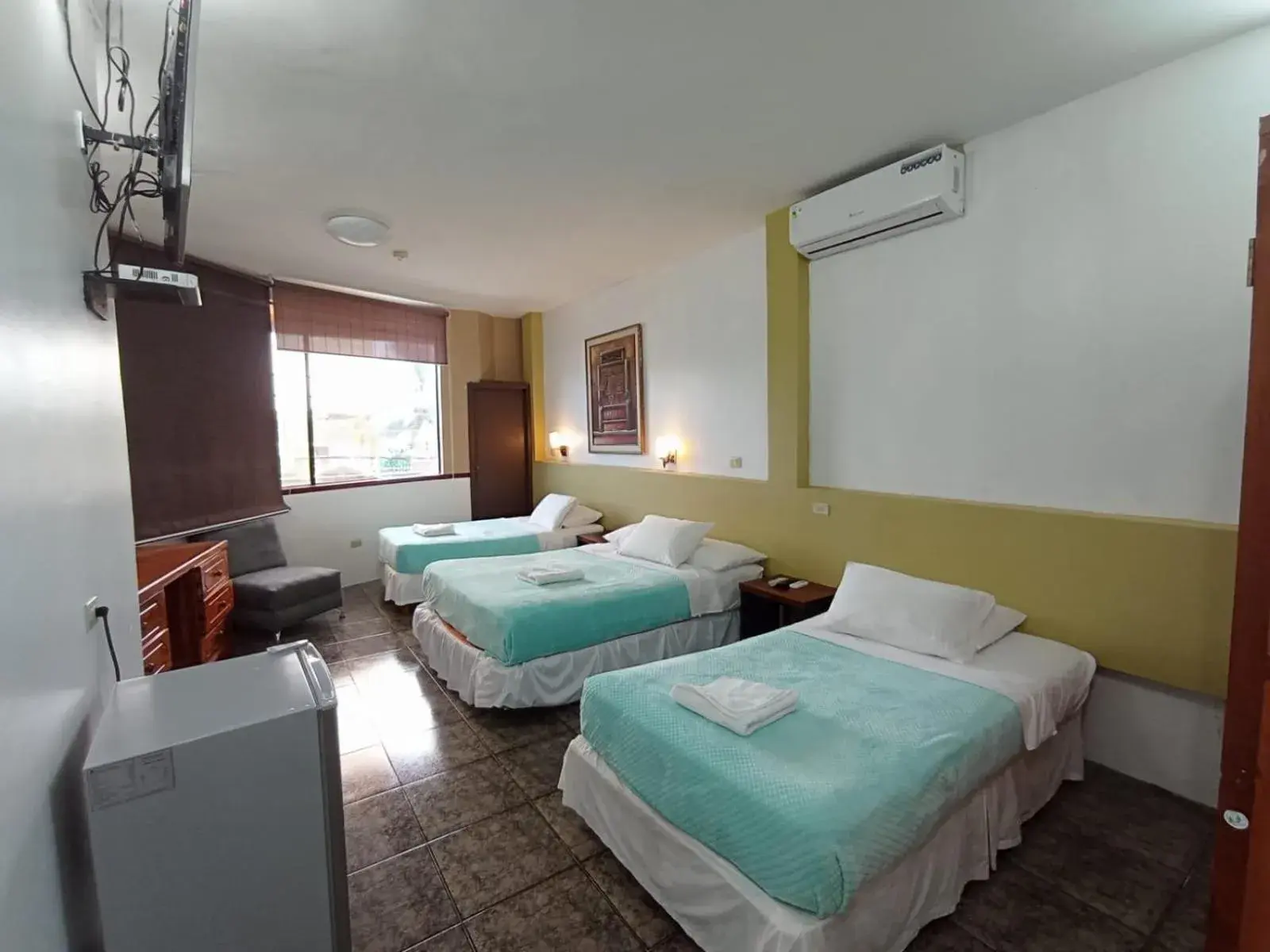 Standard Triple Room in Hotel Los Algarrobos Standard Triple Room in Hotel Los Algarrobos