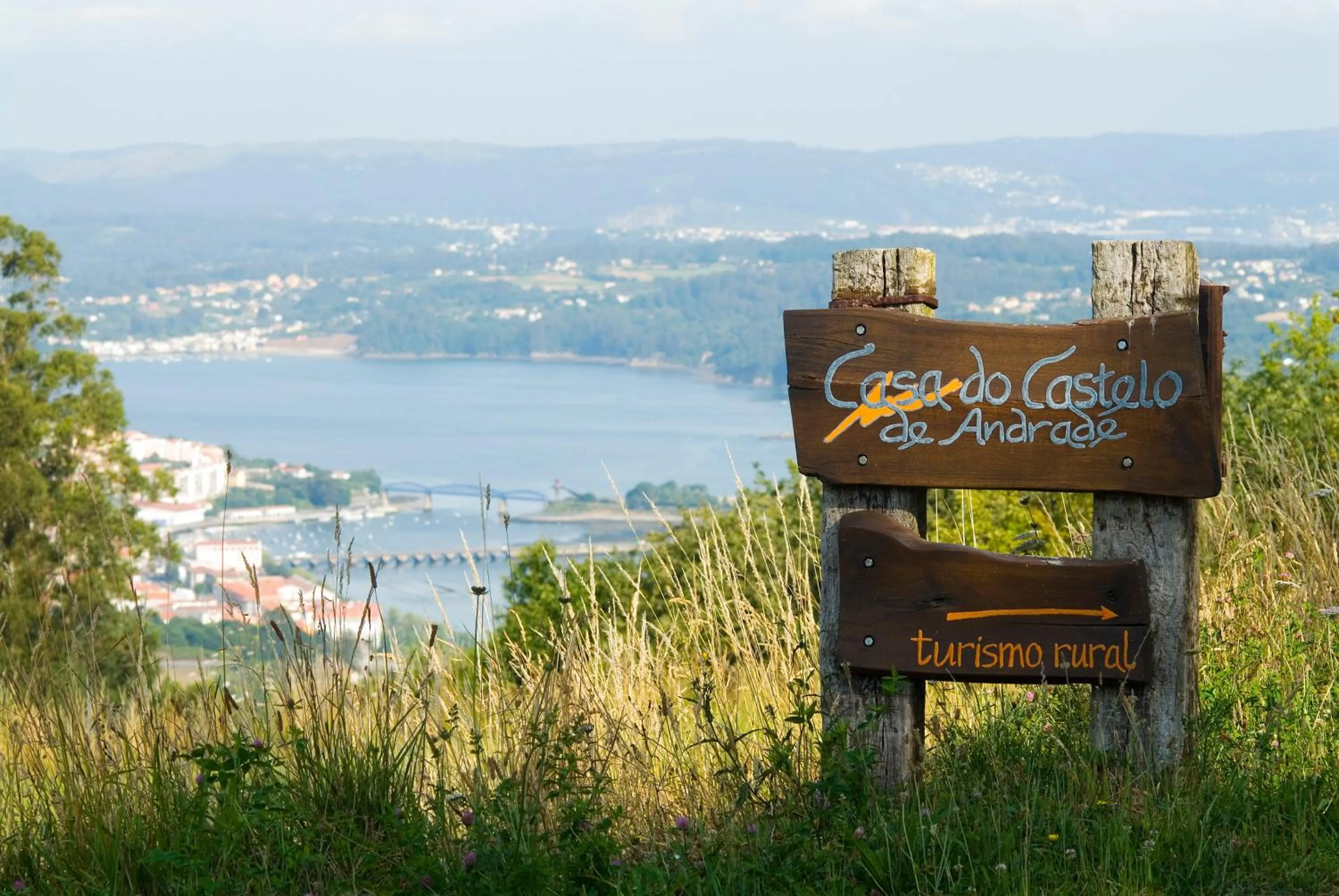 Property logo or sign in Casa do Castelo de Andrade