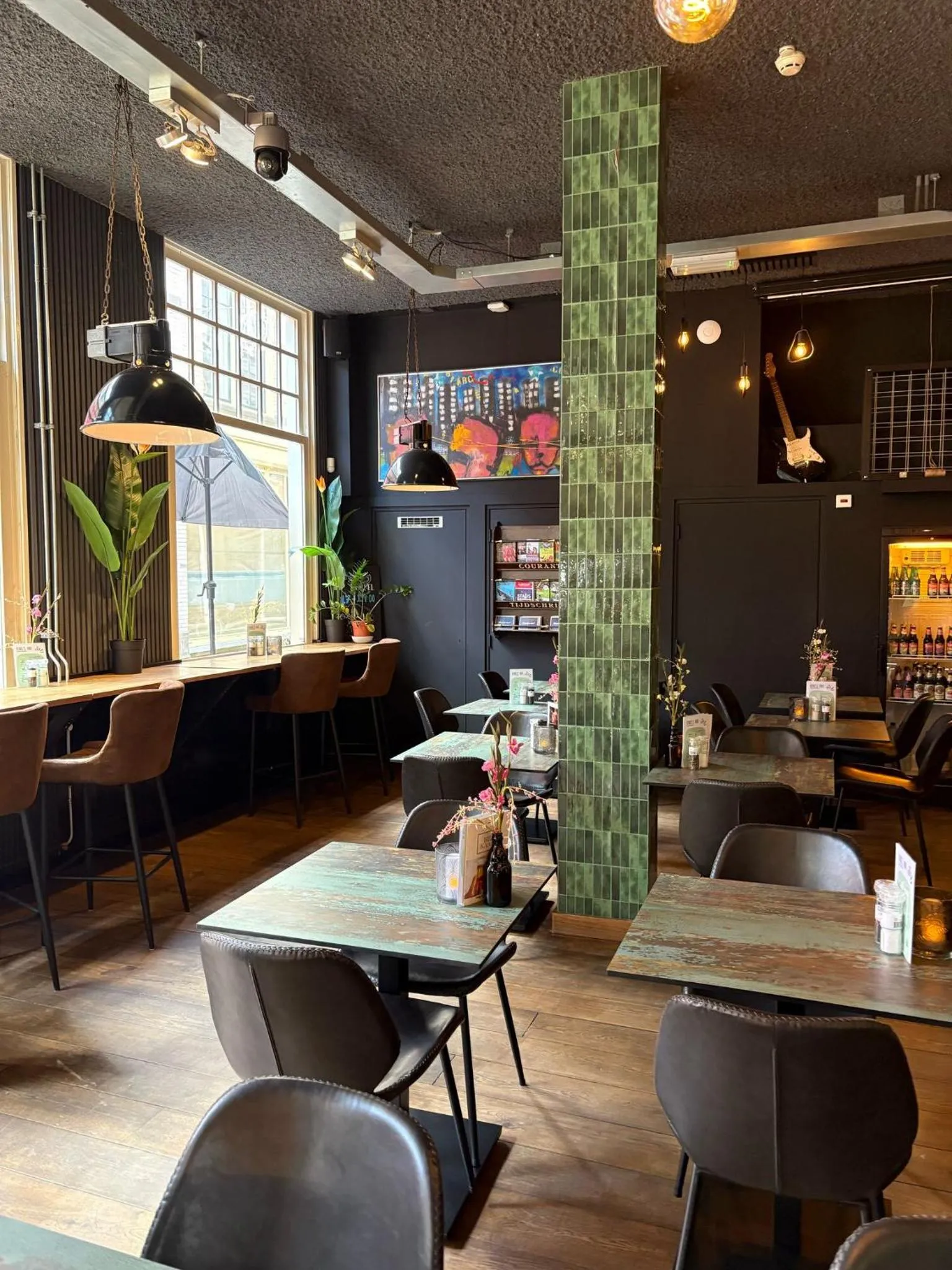 Restaurant/places to eat in Kings Inn City Hostel