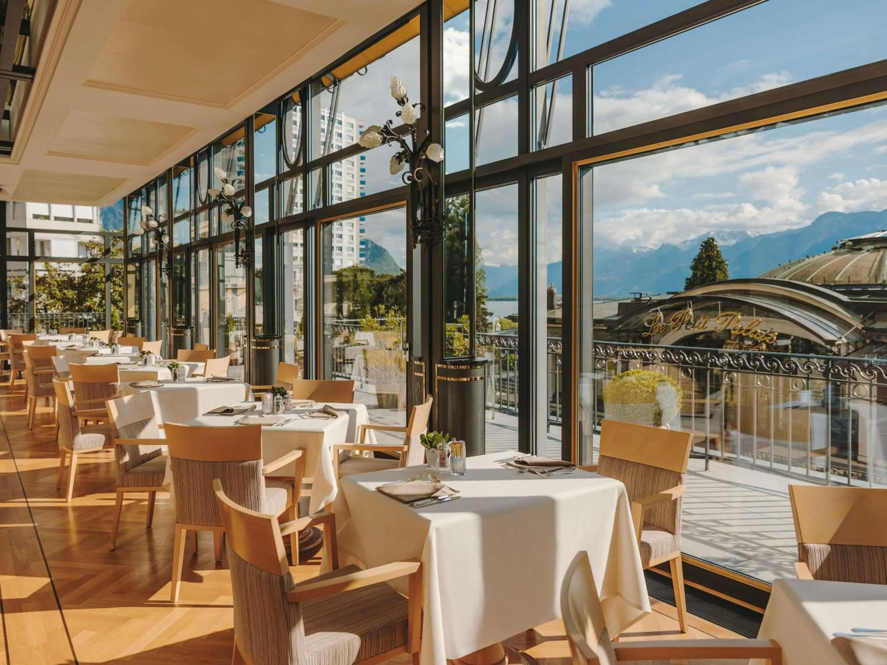 Restaurant/places to eat in Fairmont Le Montreux Palace