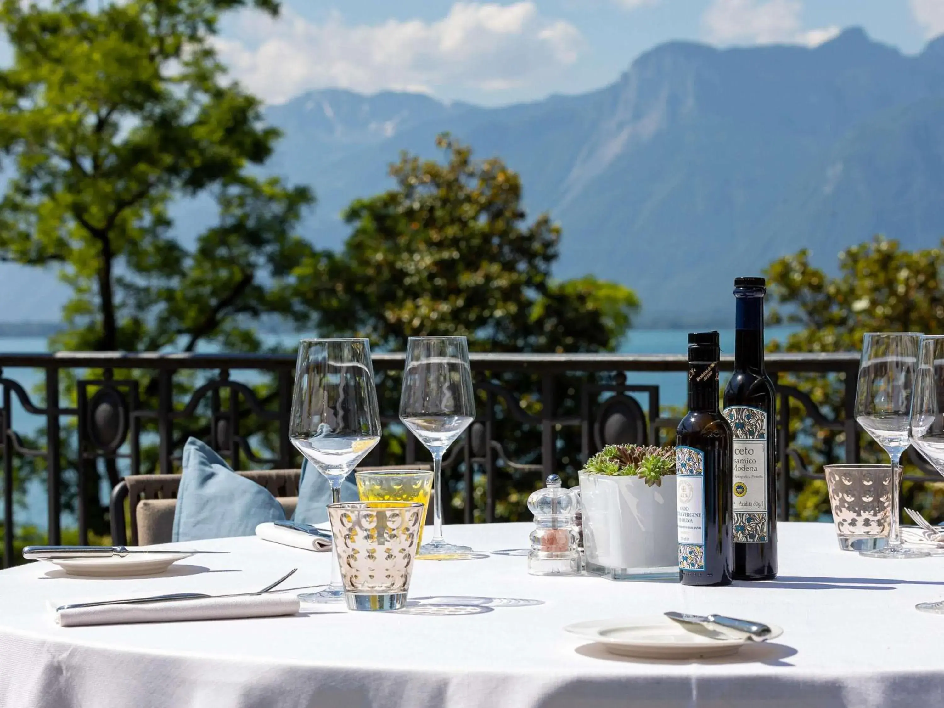 Restaurant/places to eat in Fairmont Le Montreux Palace Restaurant/places to eat in Fairmont Le Montreux Palace