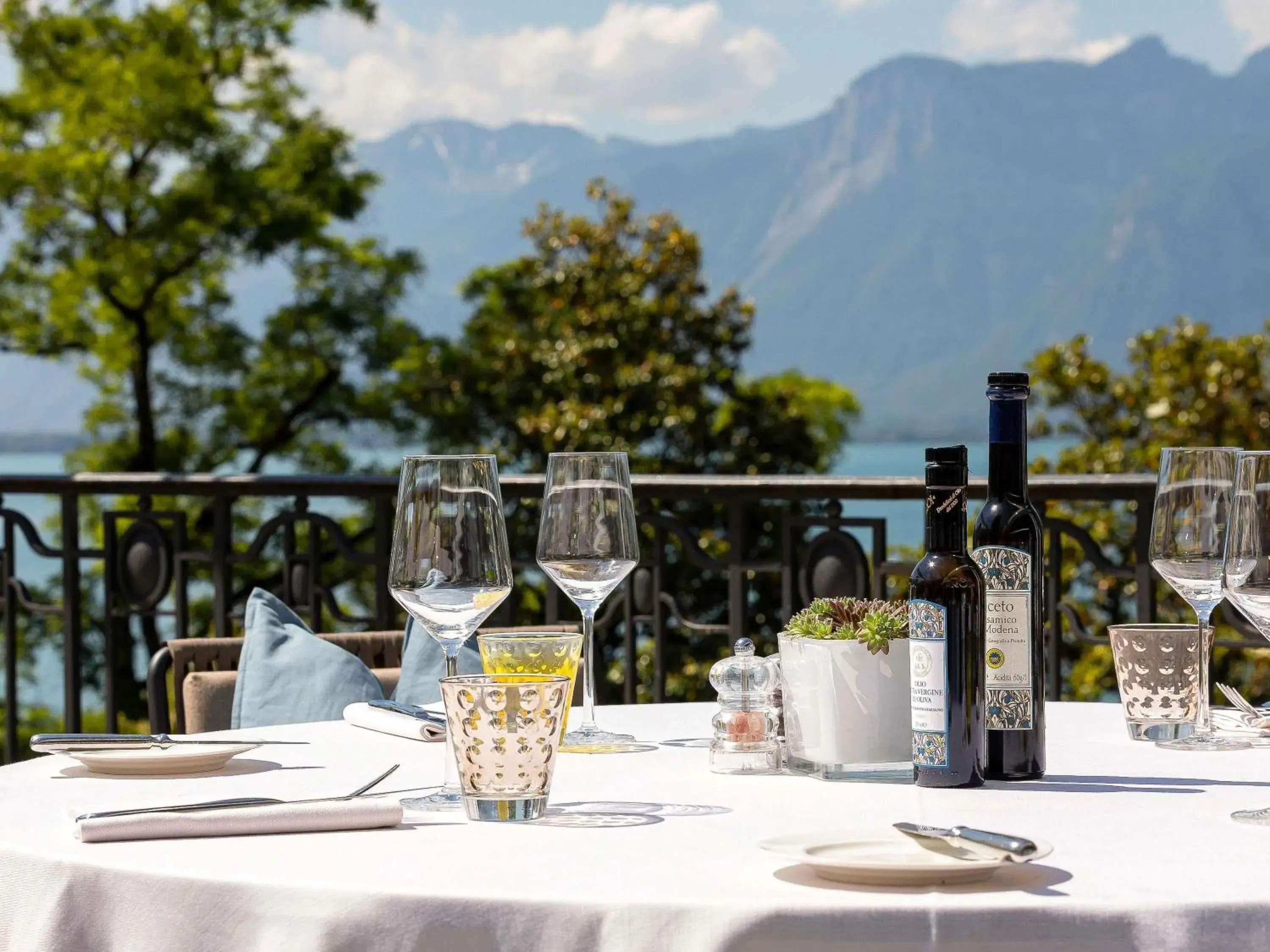 Restaurant/places to eat in Fairmont Le Montreux Palace Restaurant/places to eat in Fairmont Le Montreux Palace