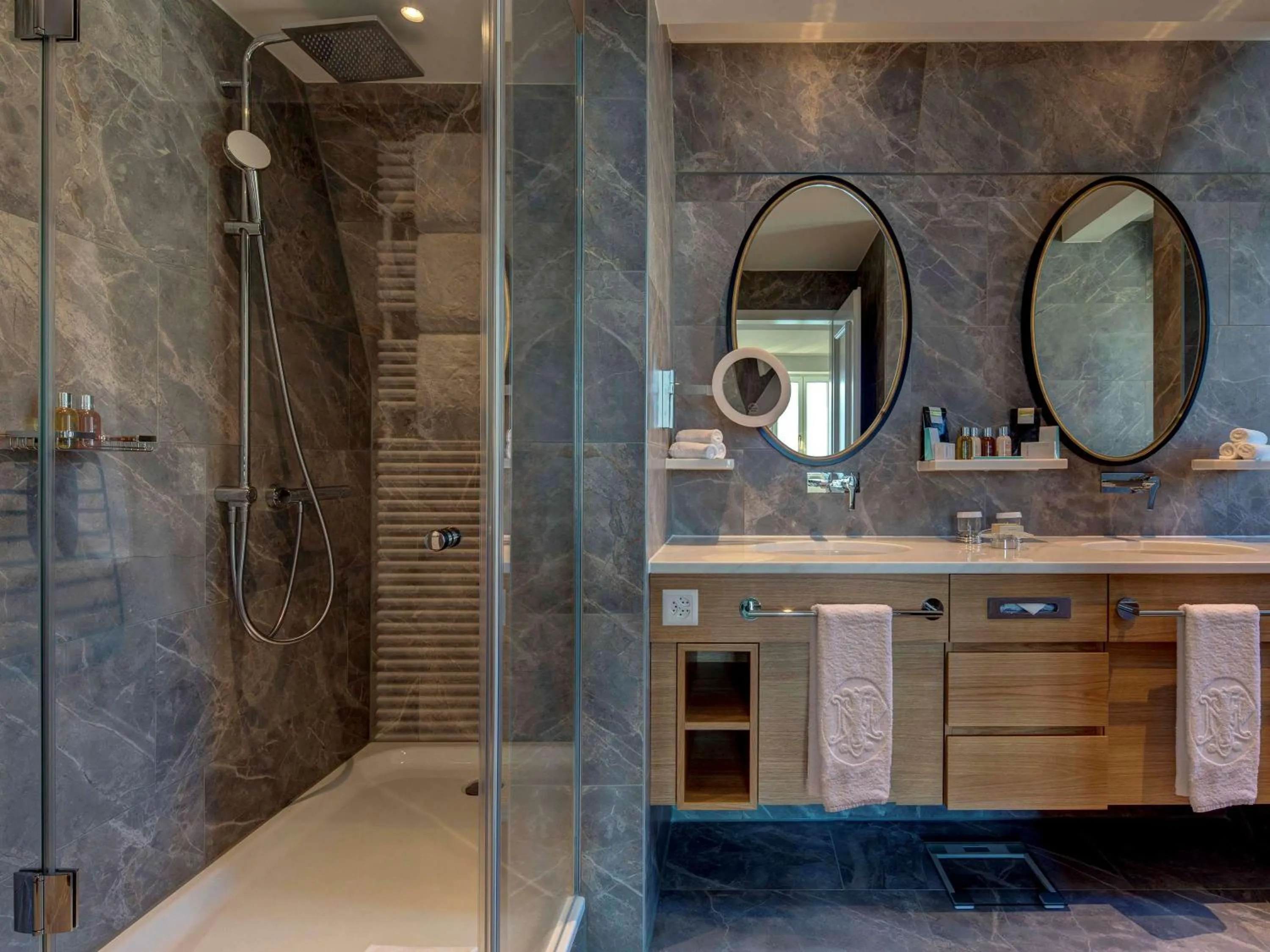 Photo of the whole room in Fairmont Le Montreux Palace