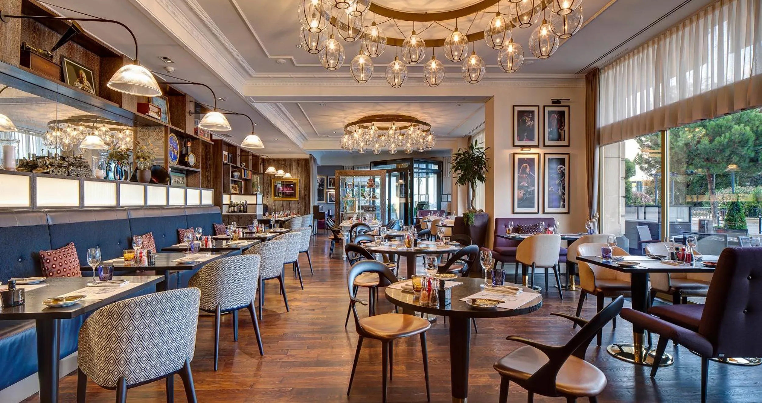 Restaurant/places to eat in Fairmont Le Montreux Palace