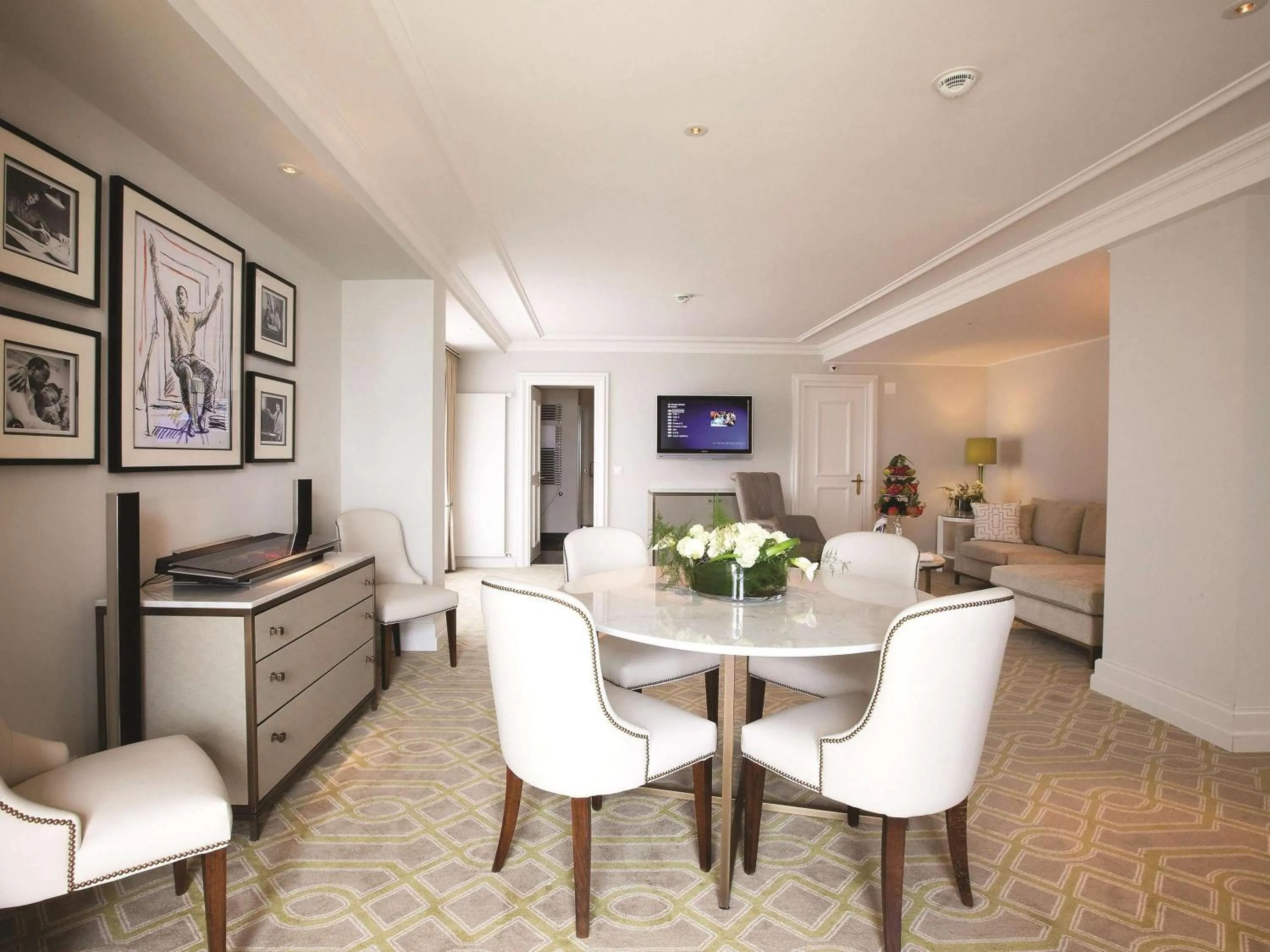 Photo of the whole room in Fairmont Le Montreux Palace