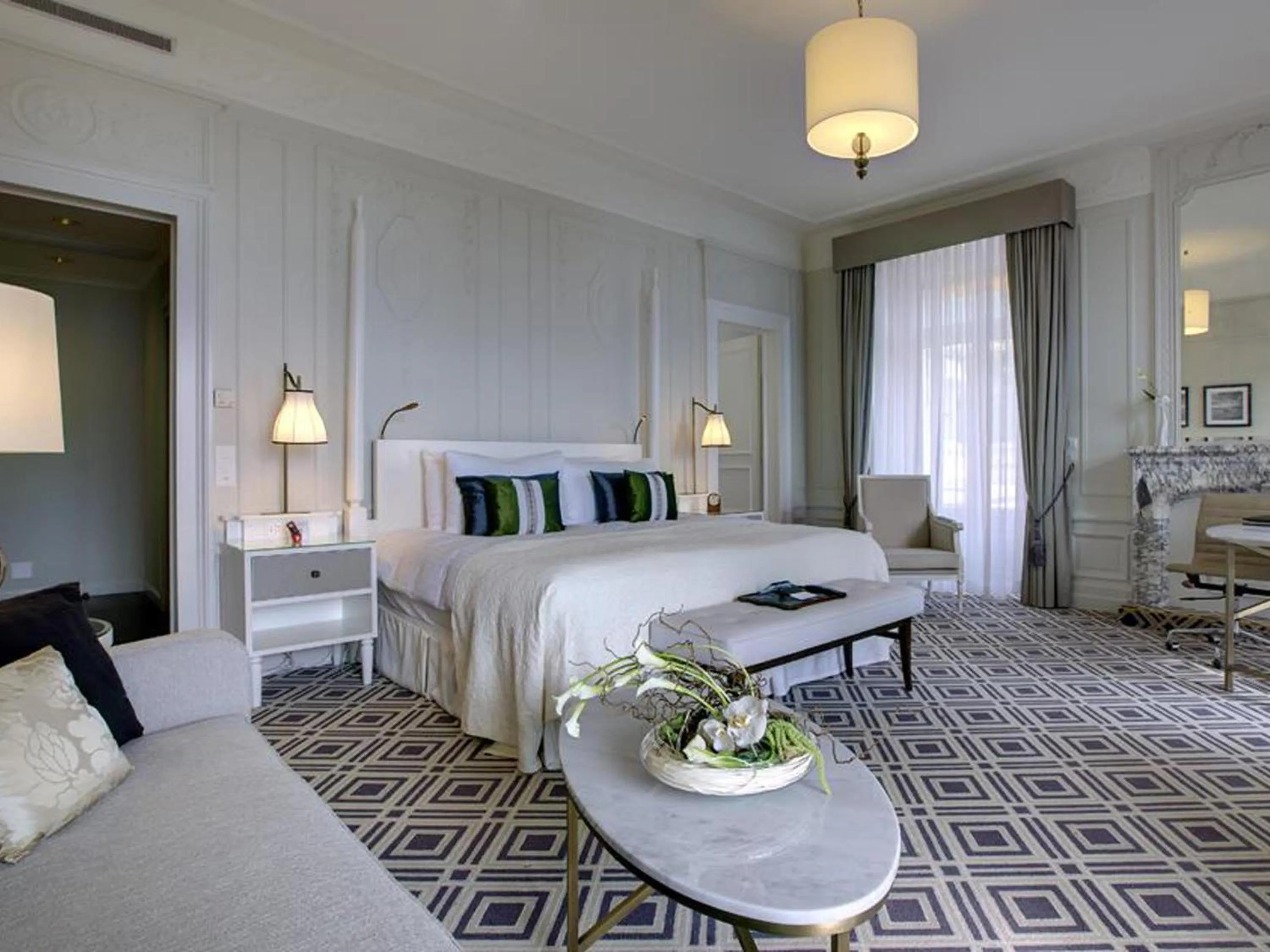 Bedroom, Bed in Fairmont Le Montreux Palace