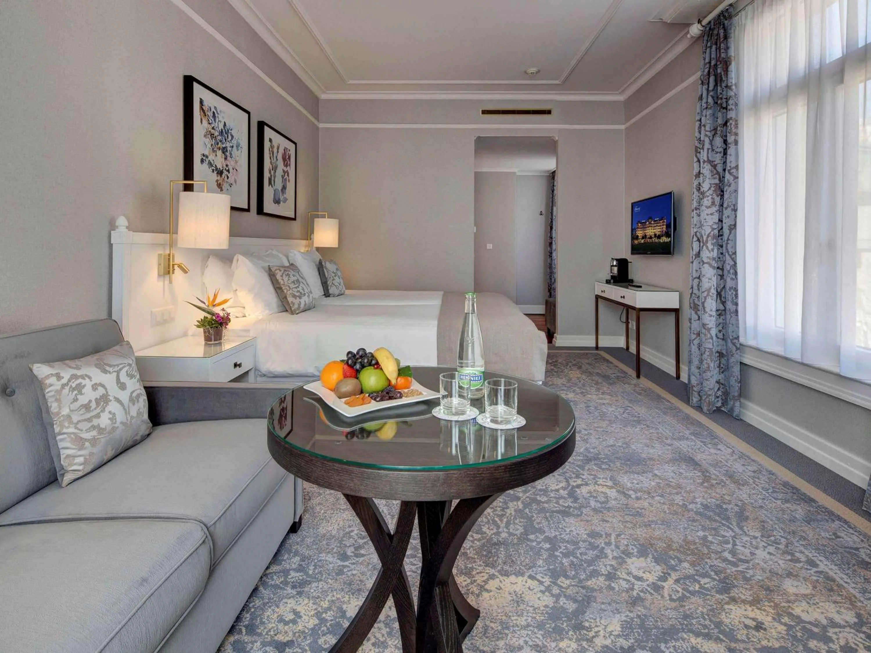 Photo of the whole room, Bed in Fairmont Le Montreux Palace