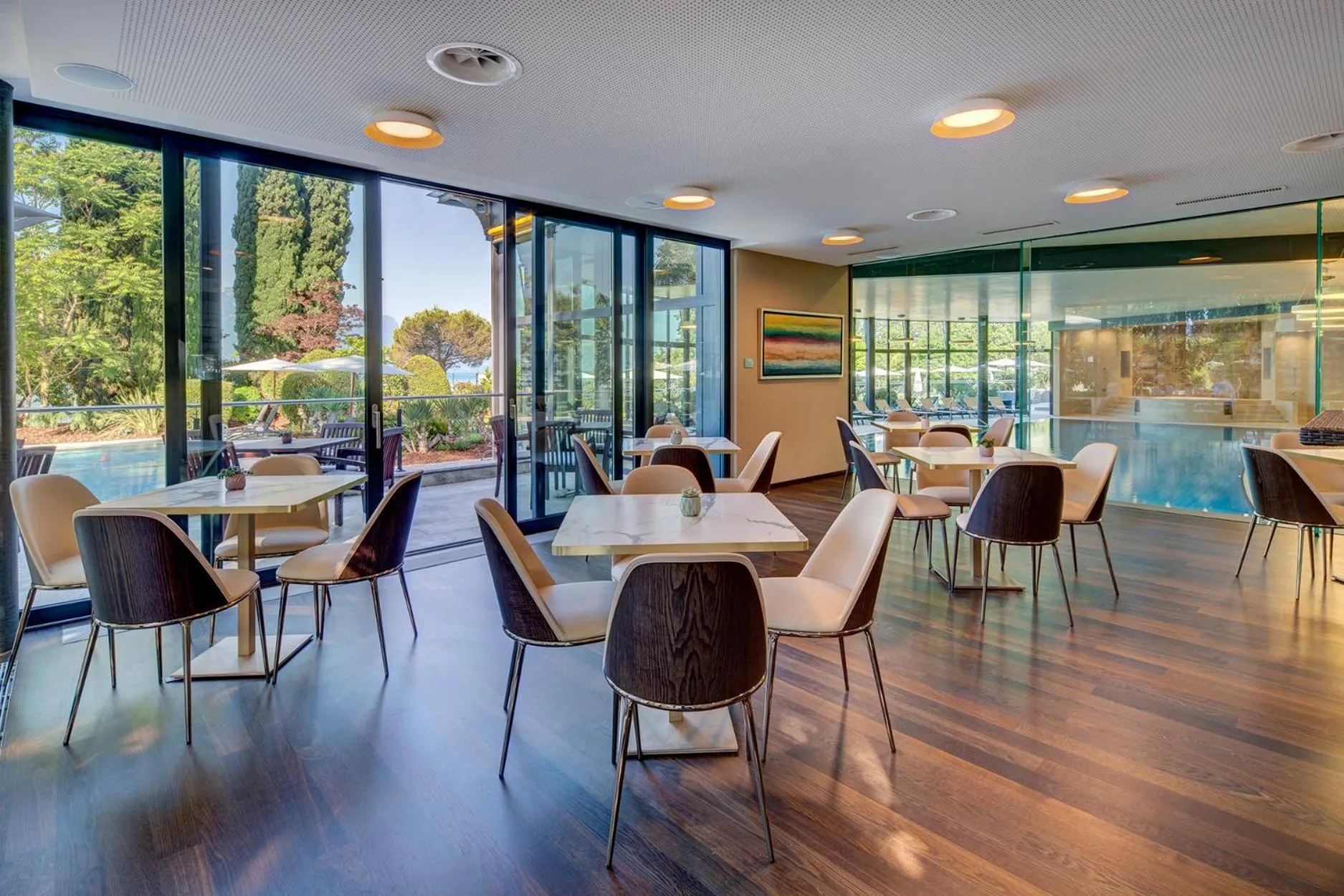 Restaurant/places to eat in Fairmont Le Montreux Palace