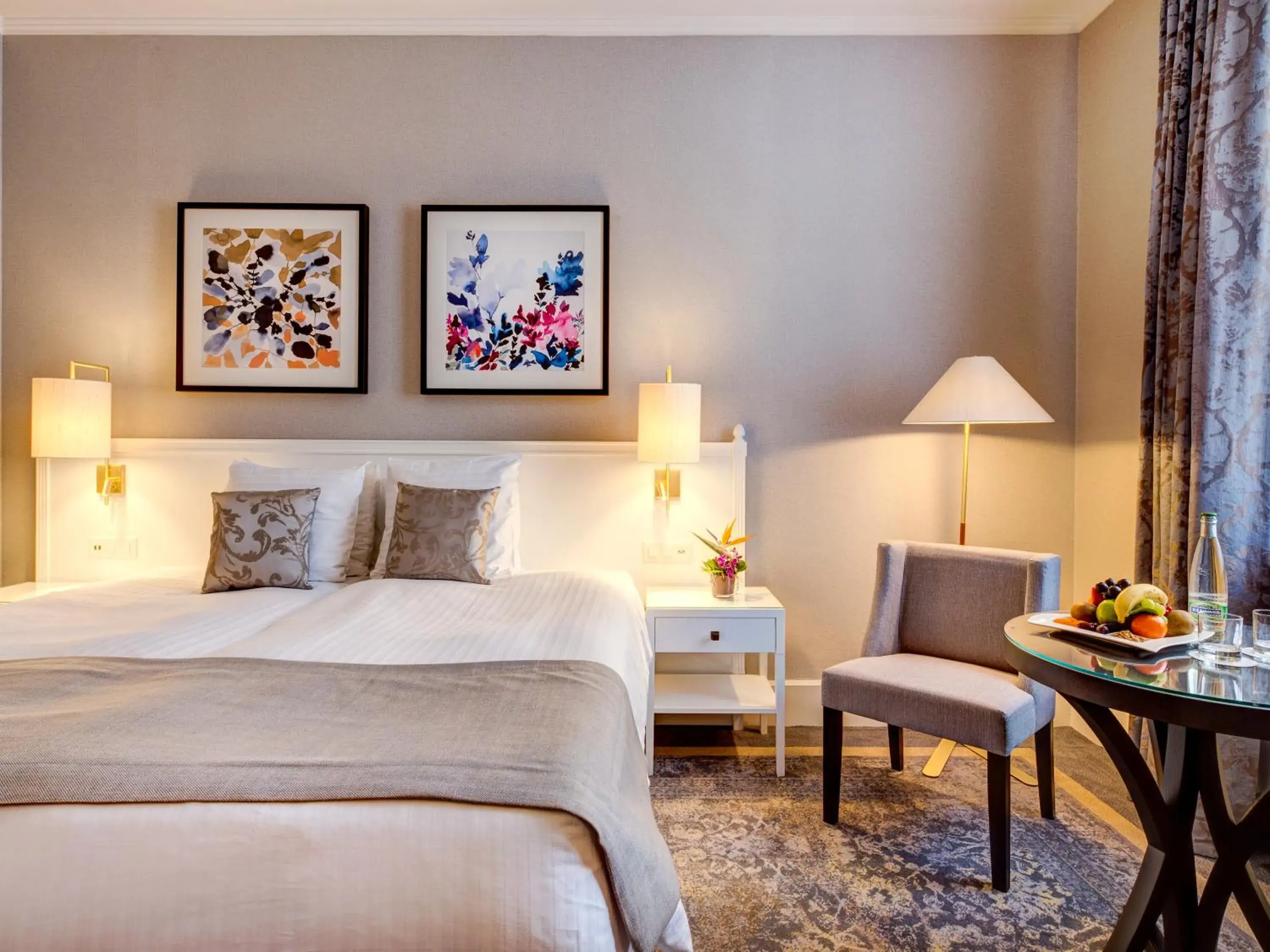 Deluxe Double Room City View in Fairmont Le Montreux Palace Deluxe Double Room City View in Fairmont Le Montreux Palace