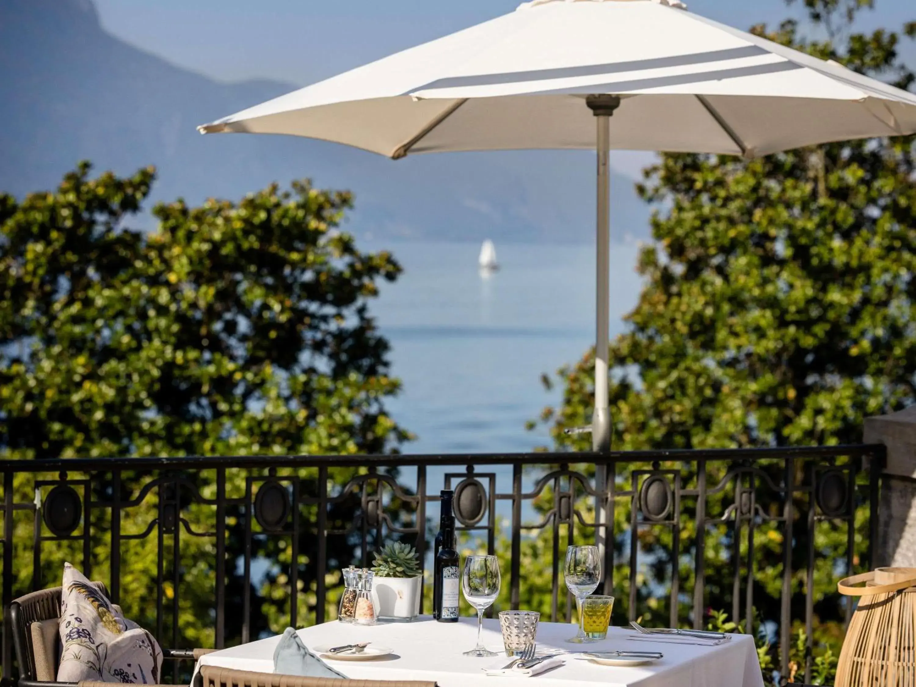 Restaurant/places to eat in Fairmont Le Montreux Palace Restaurant/places to eat in Fairmont Le Montreux Palace