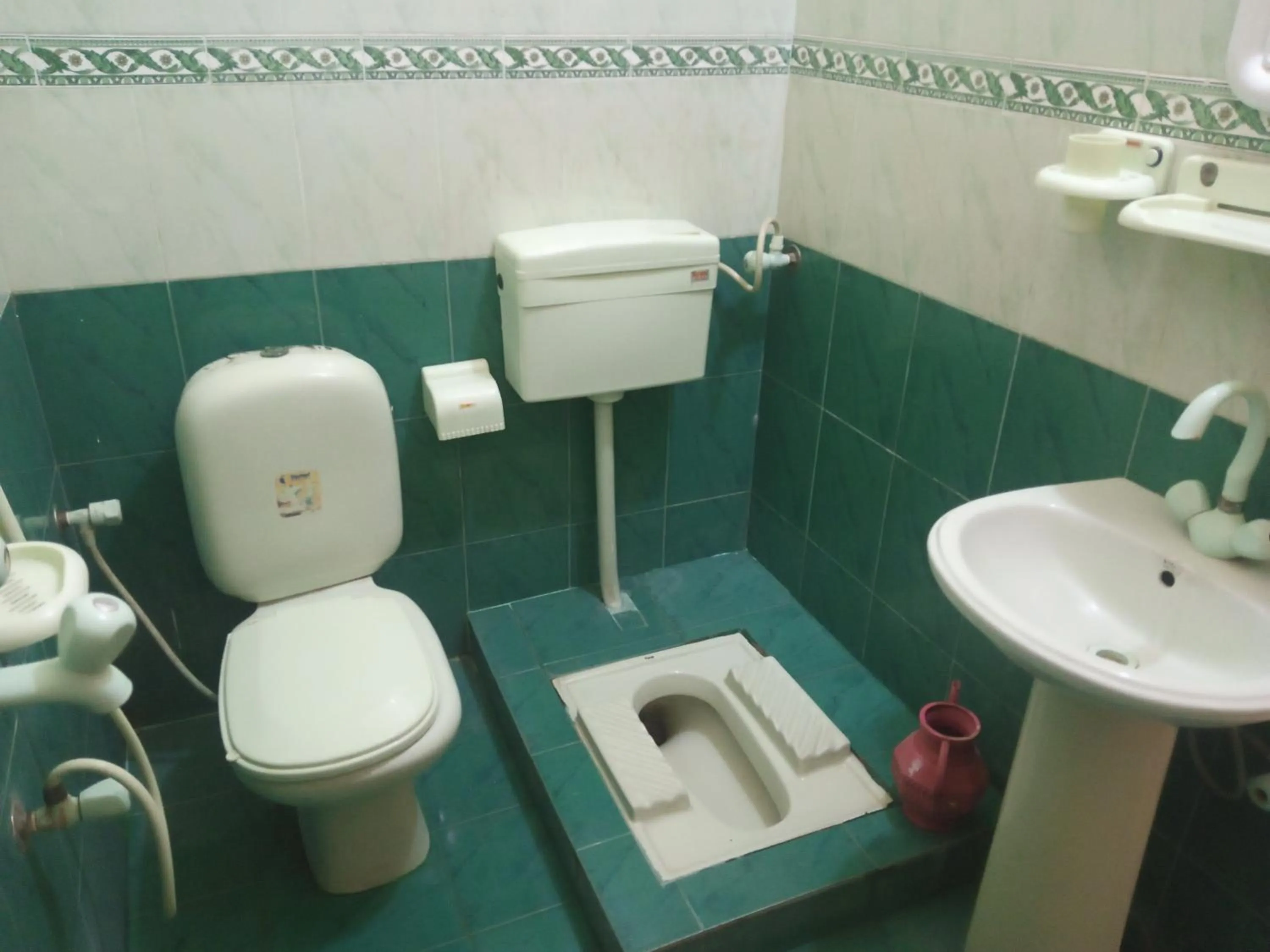 Bathroom in Hotel Decent Lodge