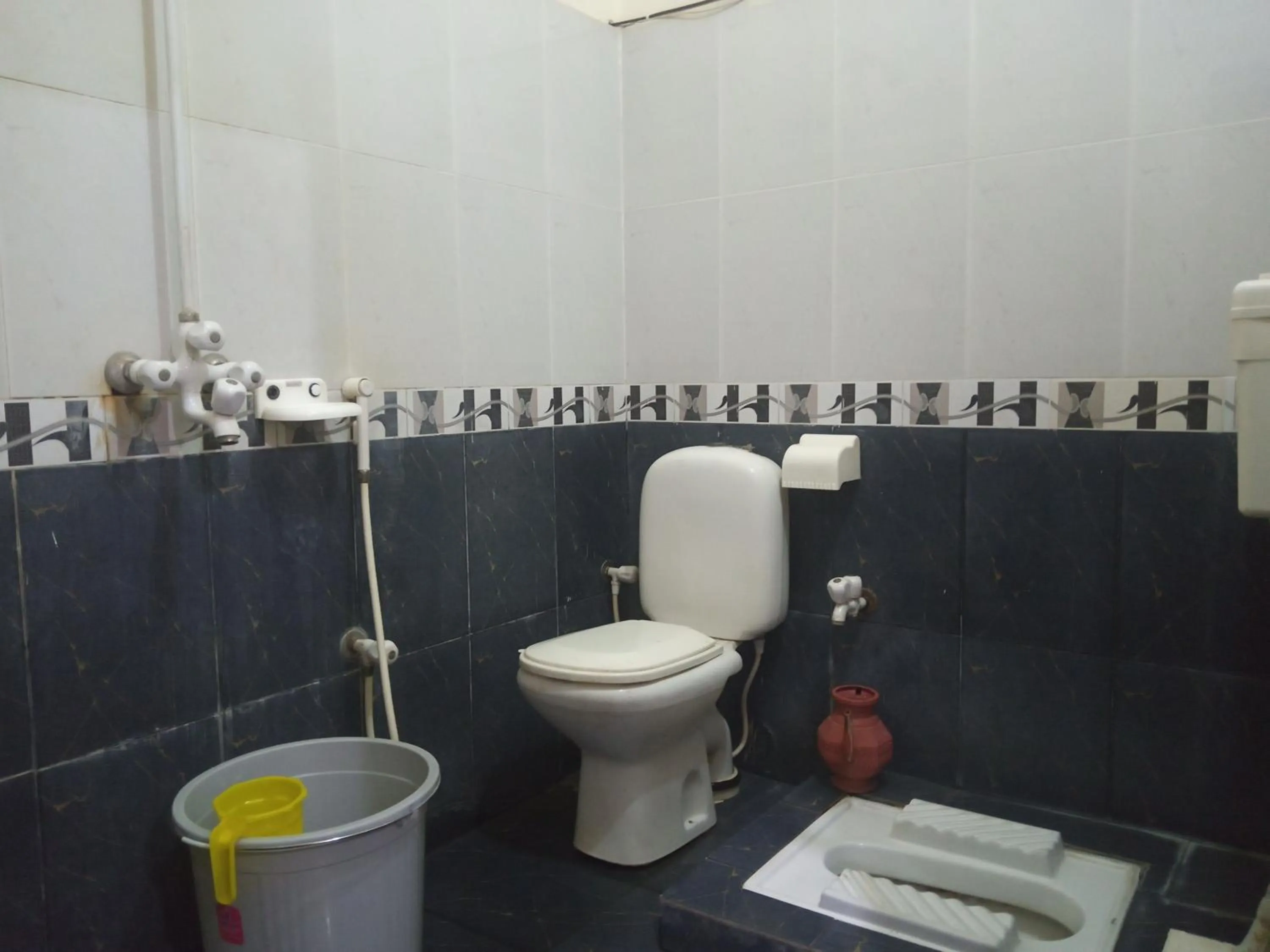 Bathroom in Hotel Decent Lodge