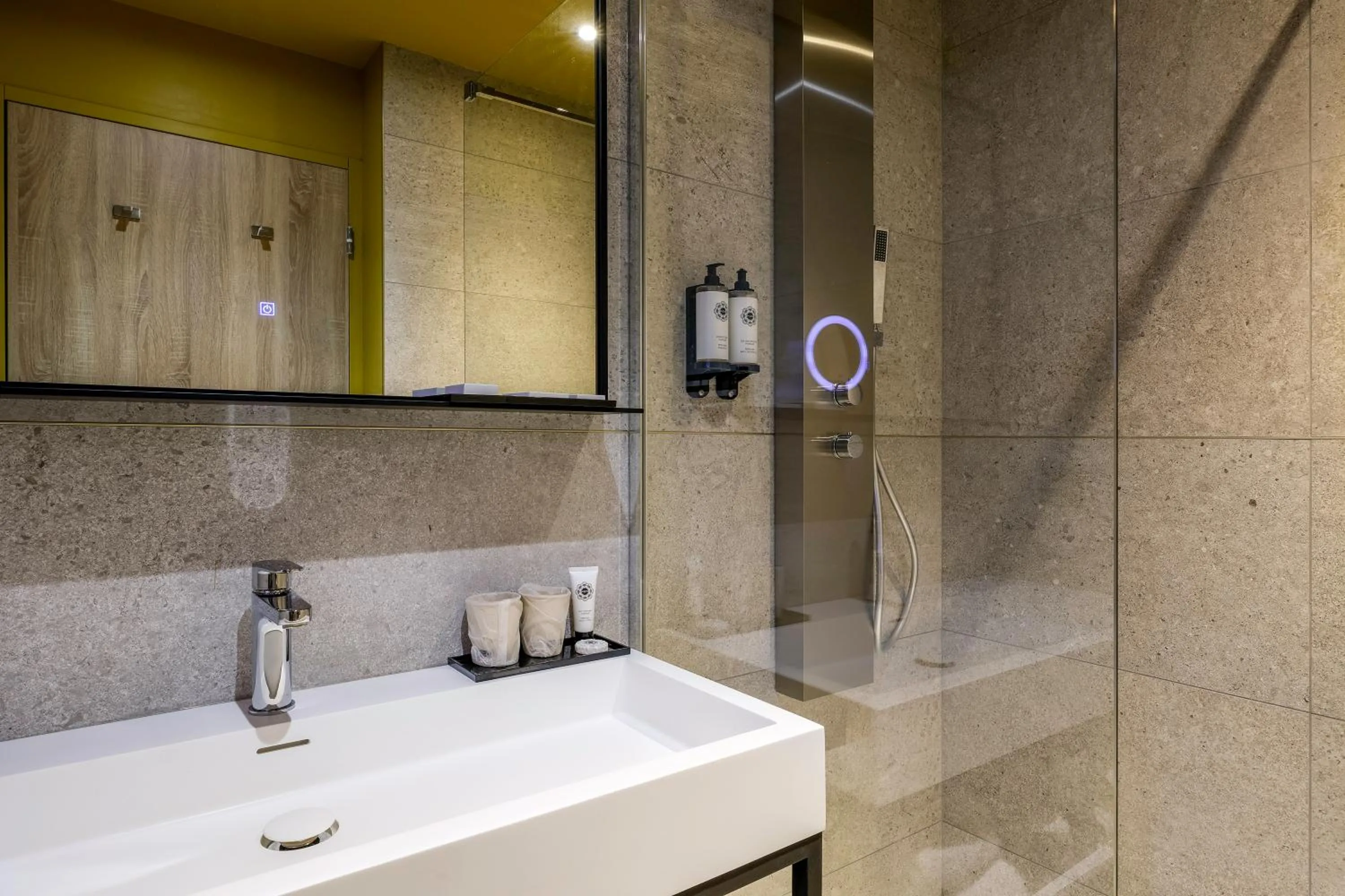 Shower in Hotel Leprince, Best Western Premier Collection